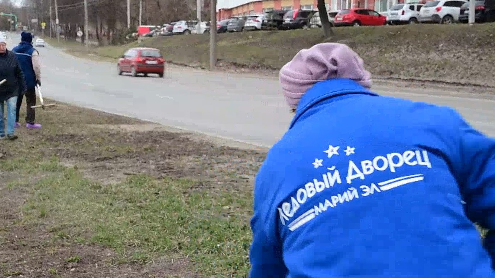 Третий городской субботник сделал Йошкар-Олу чище и сплотил коллективы
