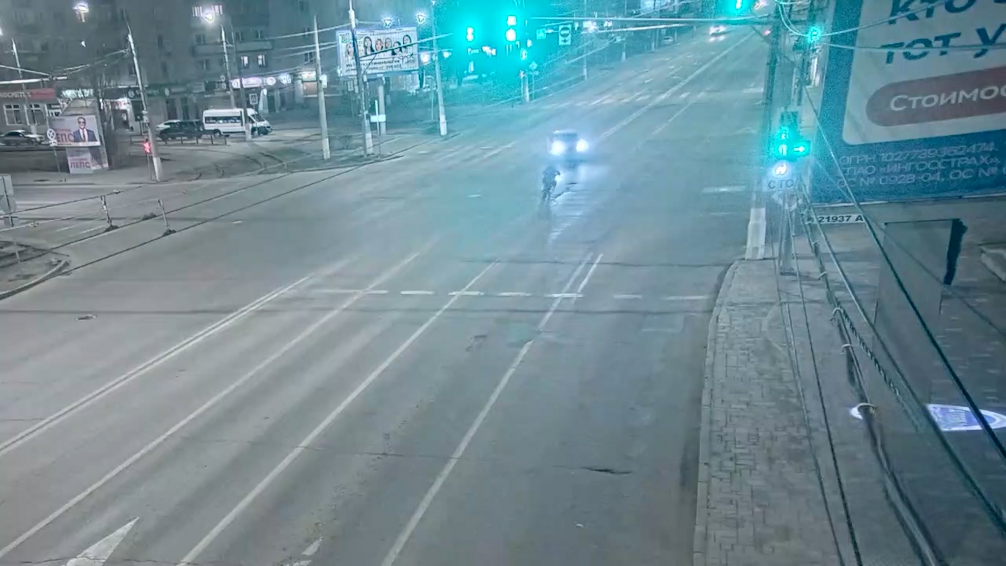 Столкновение иномарки и мотоцикла в центре Волгограда попало на видео