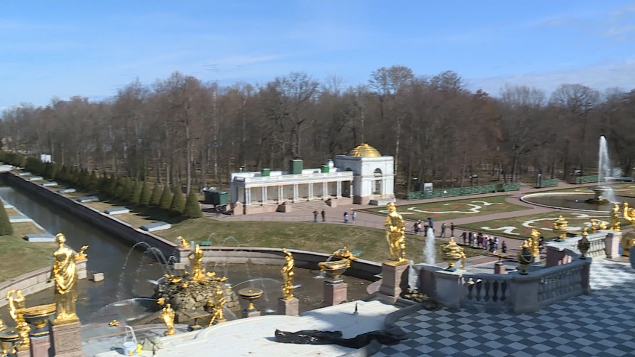 Петергоф готовят к летнему сезону