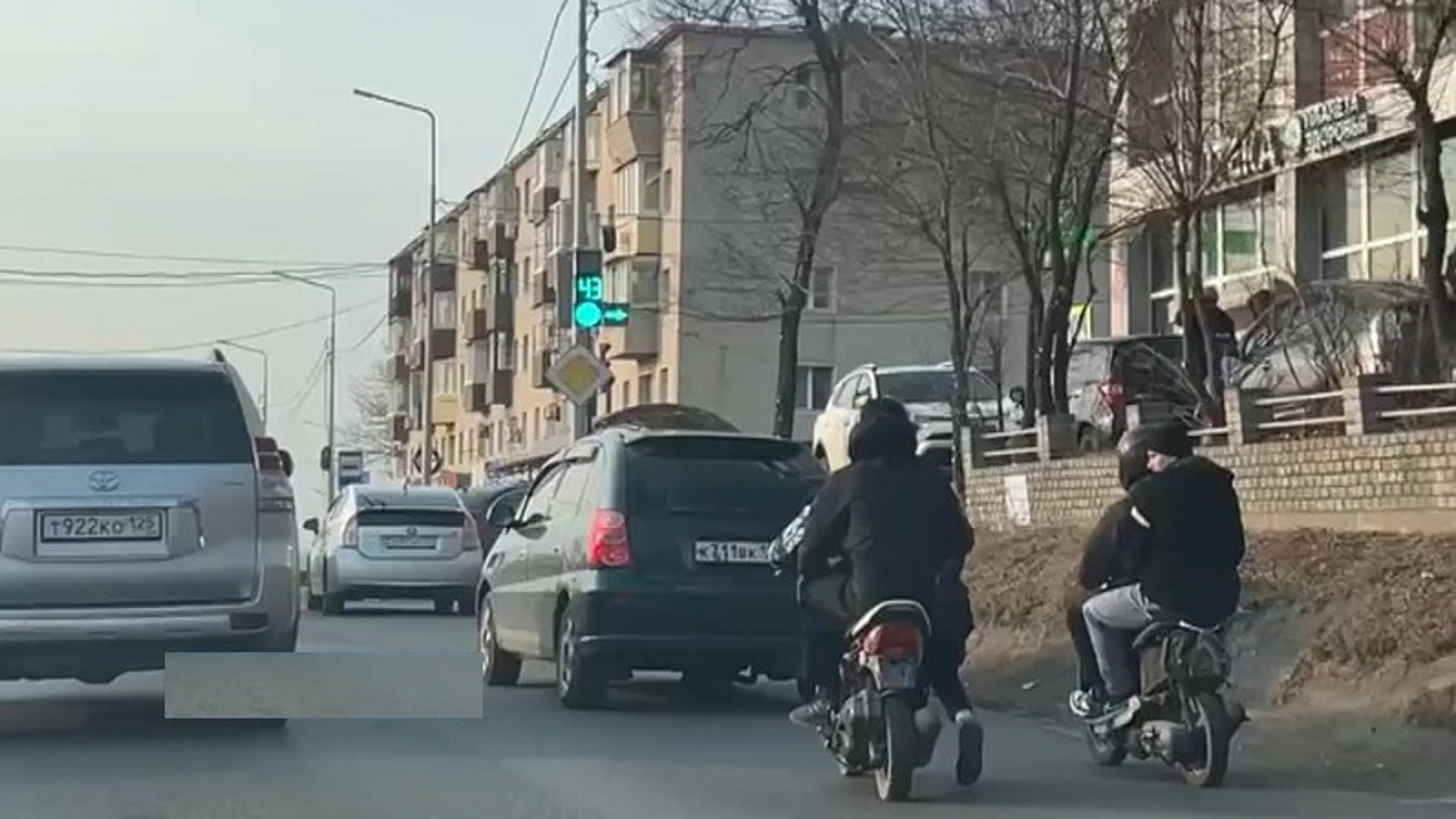 Сезонные "шумахеры" выехали на дороги Приморья