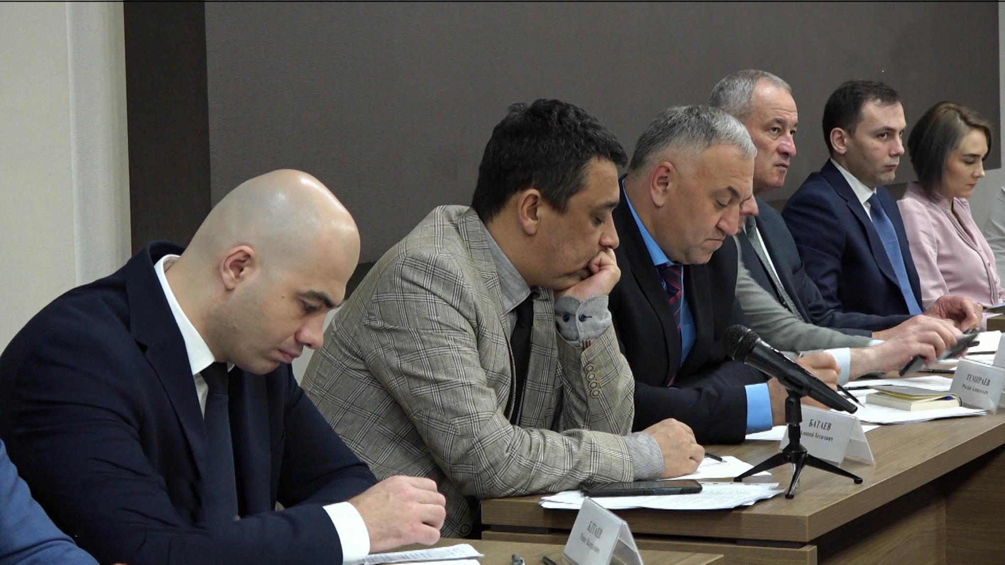 Аппаратное совещание: Увековечение памяти Героя России Марата Тибилова, проезд по Военно-грузинской дороге, летние веранды