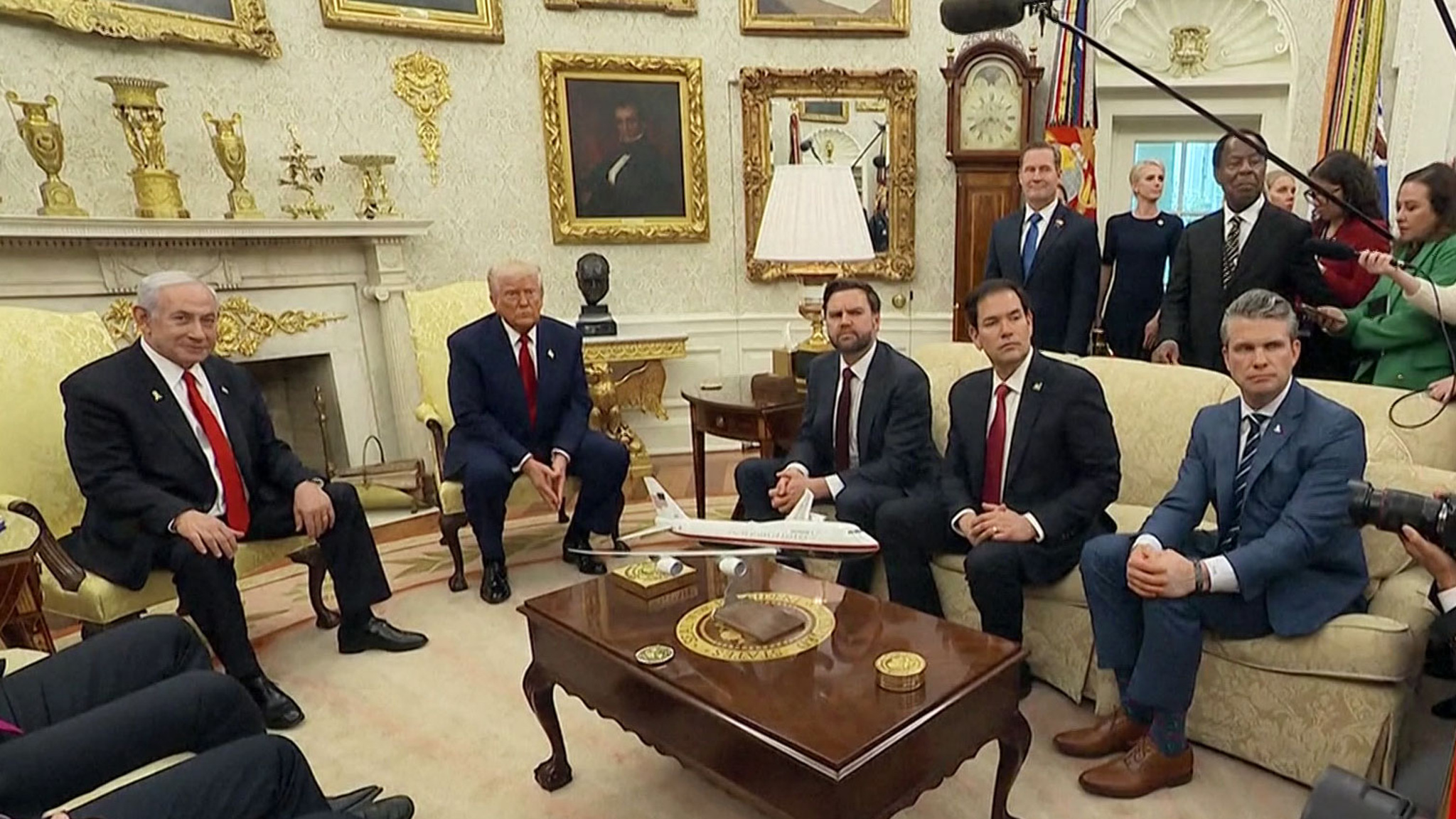 Бескомпромиссность Трампа в вопросах тарифов страшит его команду