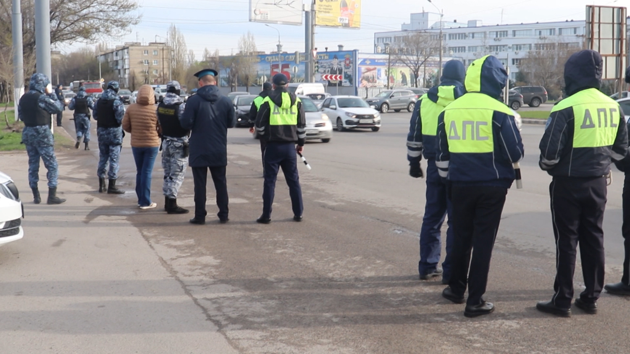 Восьмерых мужчин задержали в ходе межведомственного рейда в Дзержинском районе Волгограда