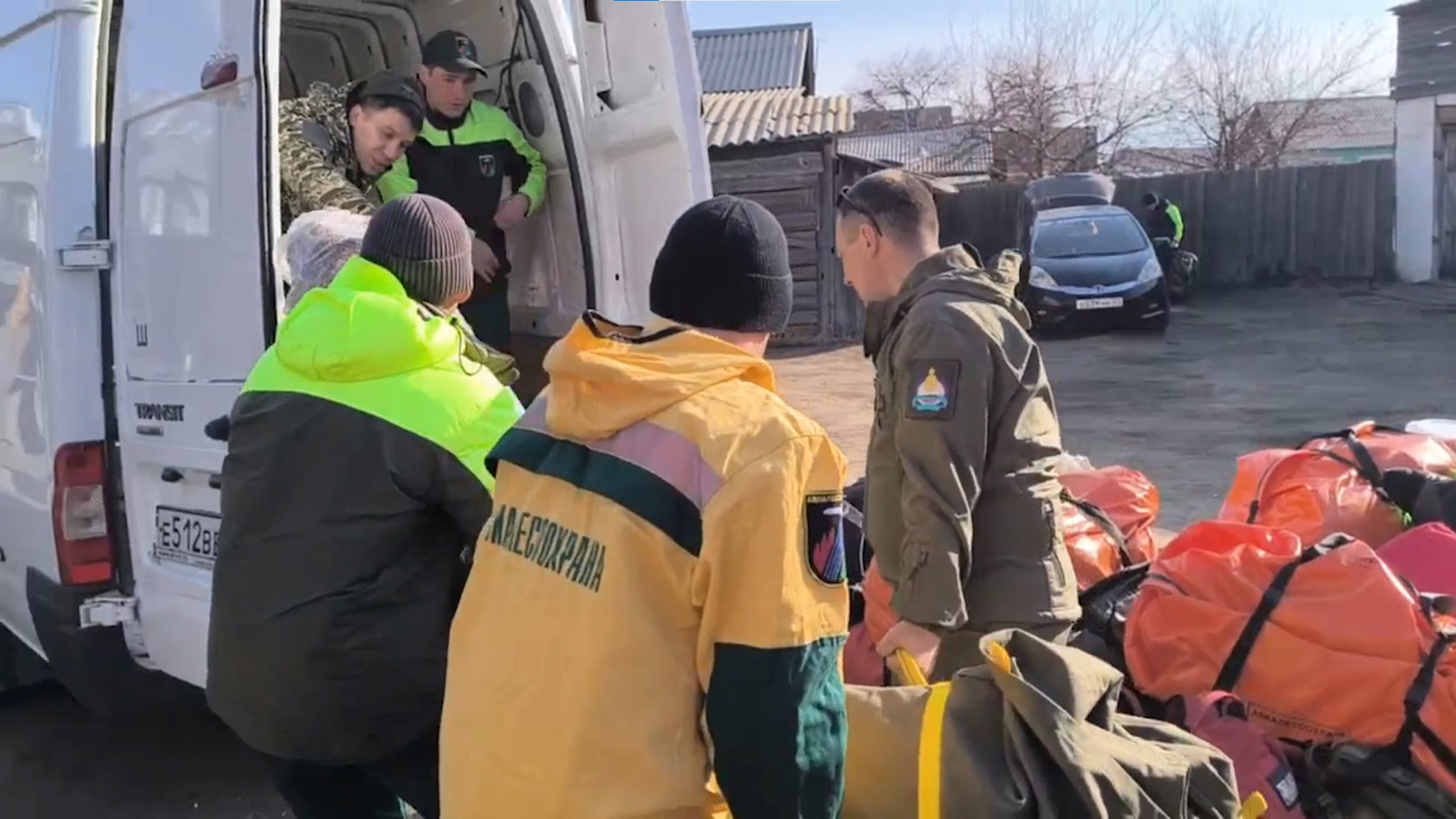 Для помощи Забайкальскому краю в тушении лесных пожаров направлены почти 250 парашютистов и десантников Федеральной Авиалесоохраны