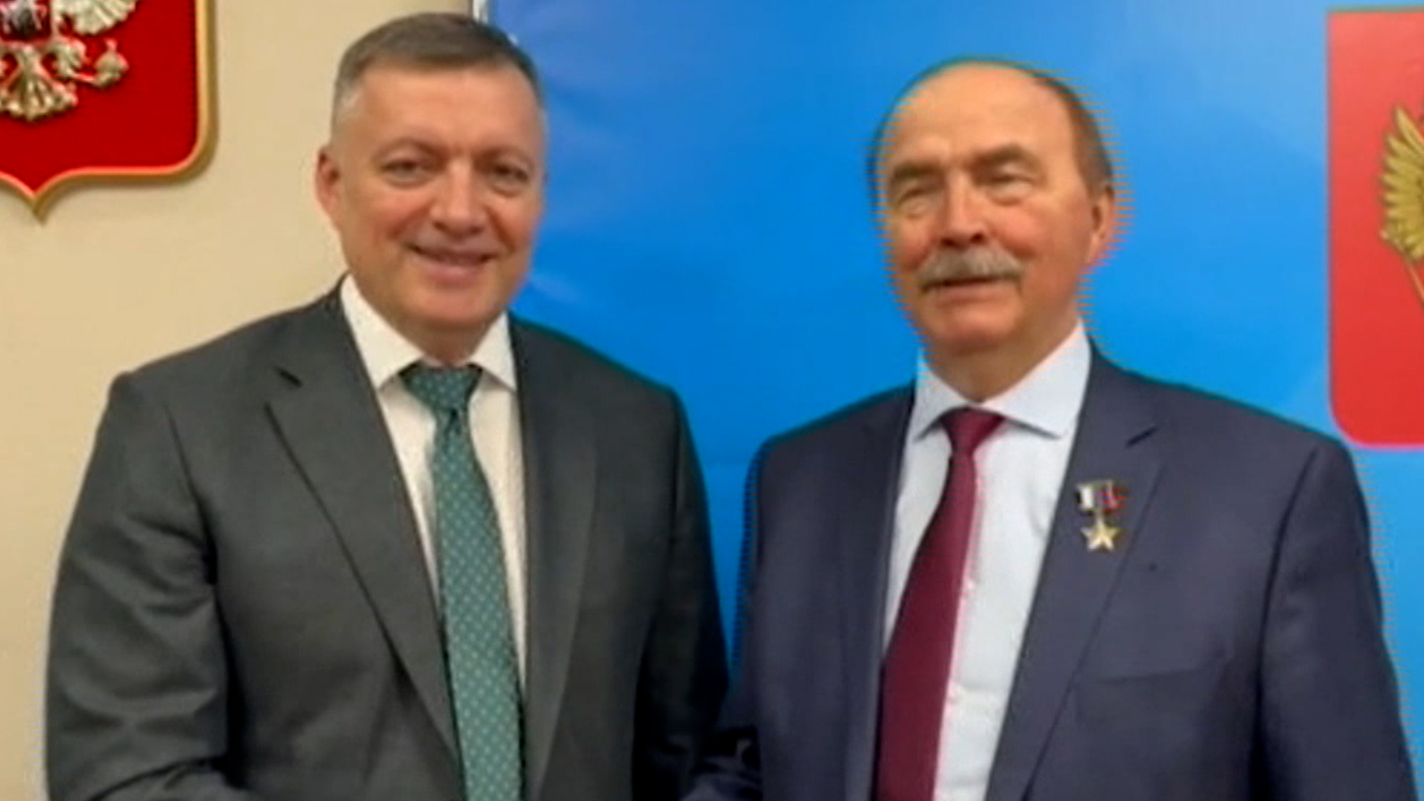 С профессиональным праздником космонавта Александра Полещука поздравил губернатор Игорь Кобзев