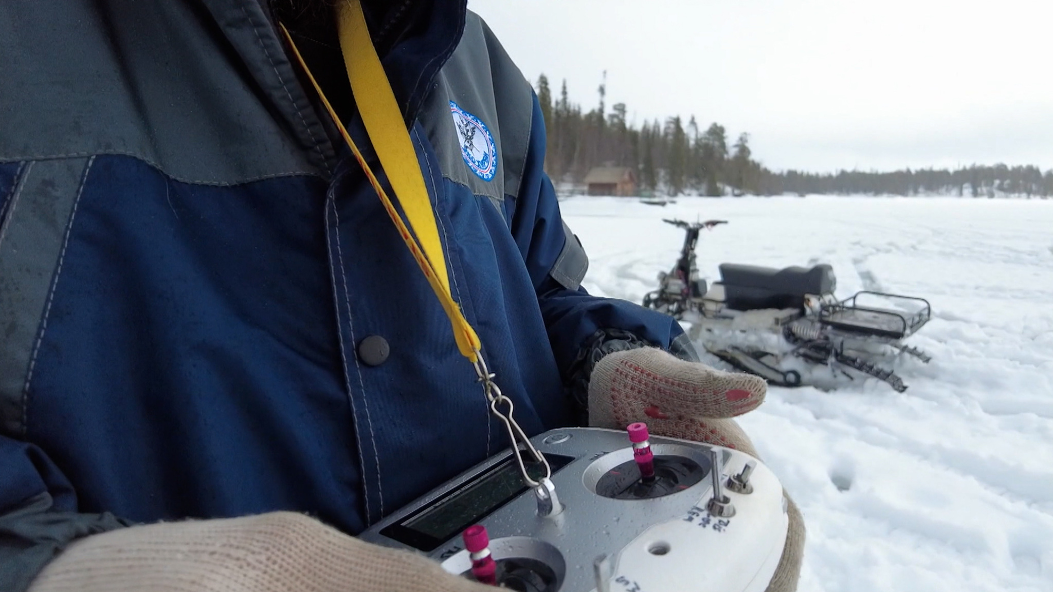В Мурманской области испытали дроны-электроснегоходы