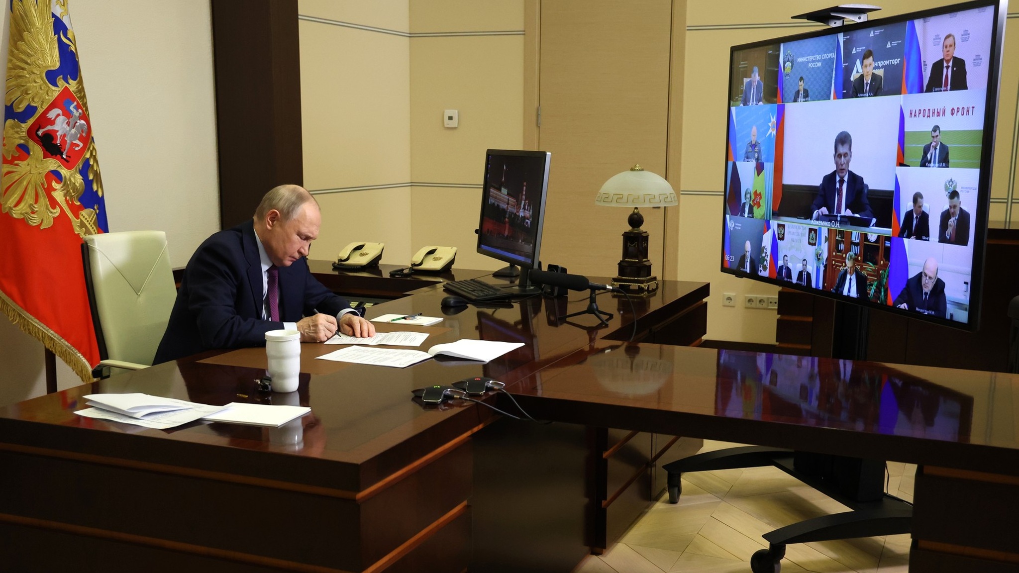 Президент провел совещание, посвященное деревообработке