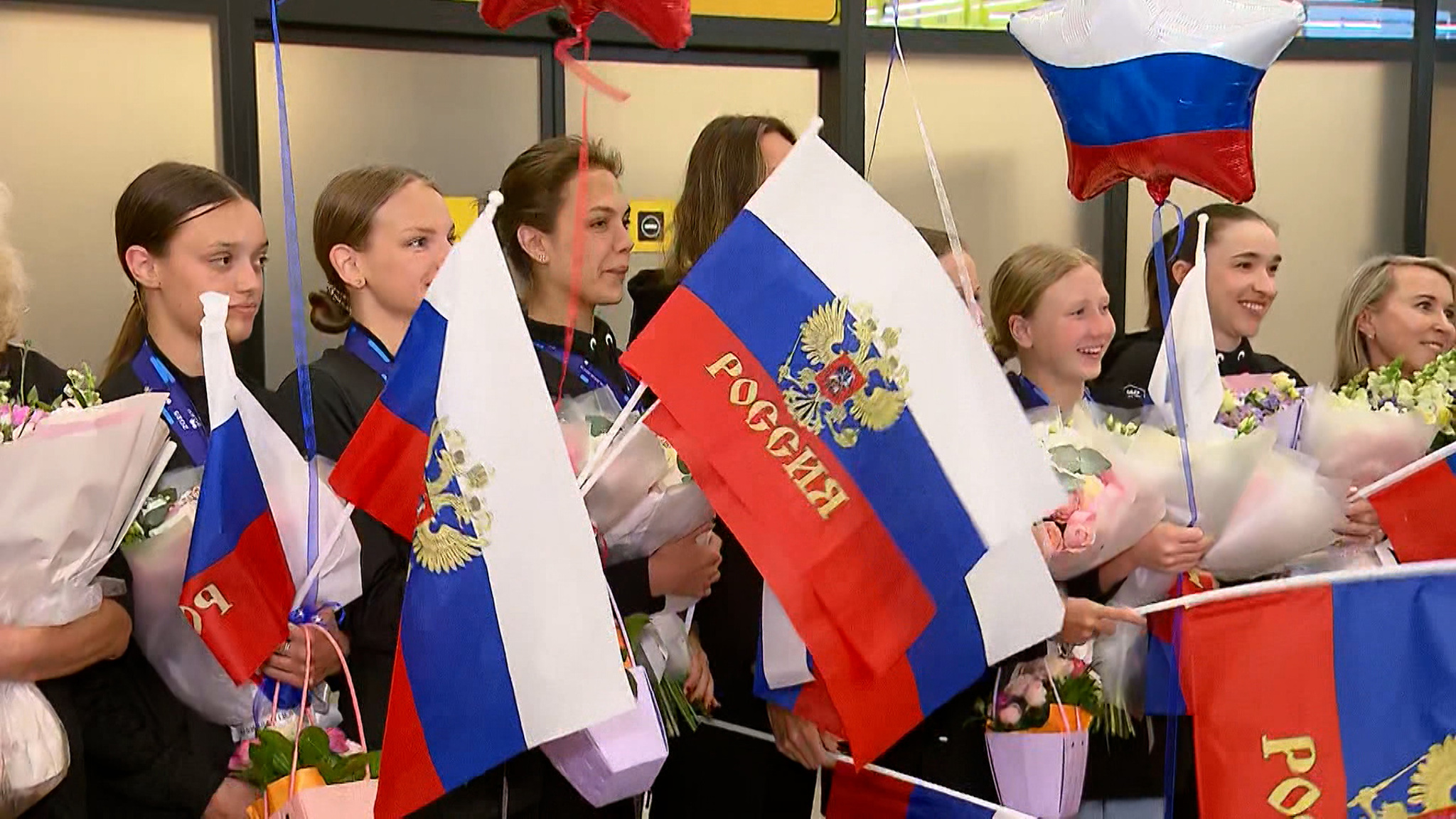 Россиянки-синхронистки вернулись домой вместе с золотом чемпионата мира