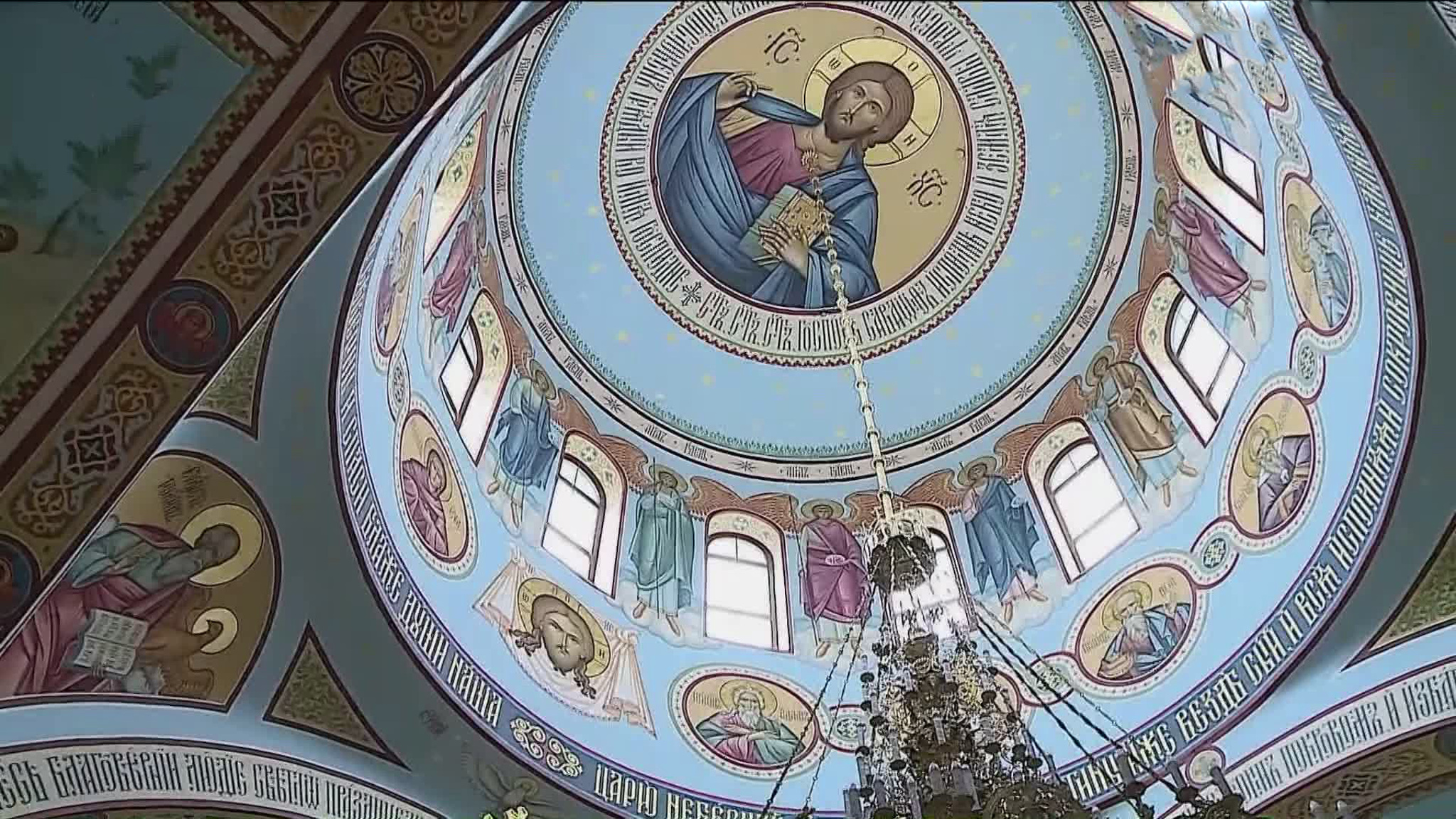 В Покровском храме Курска готовятся к Пасхе