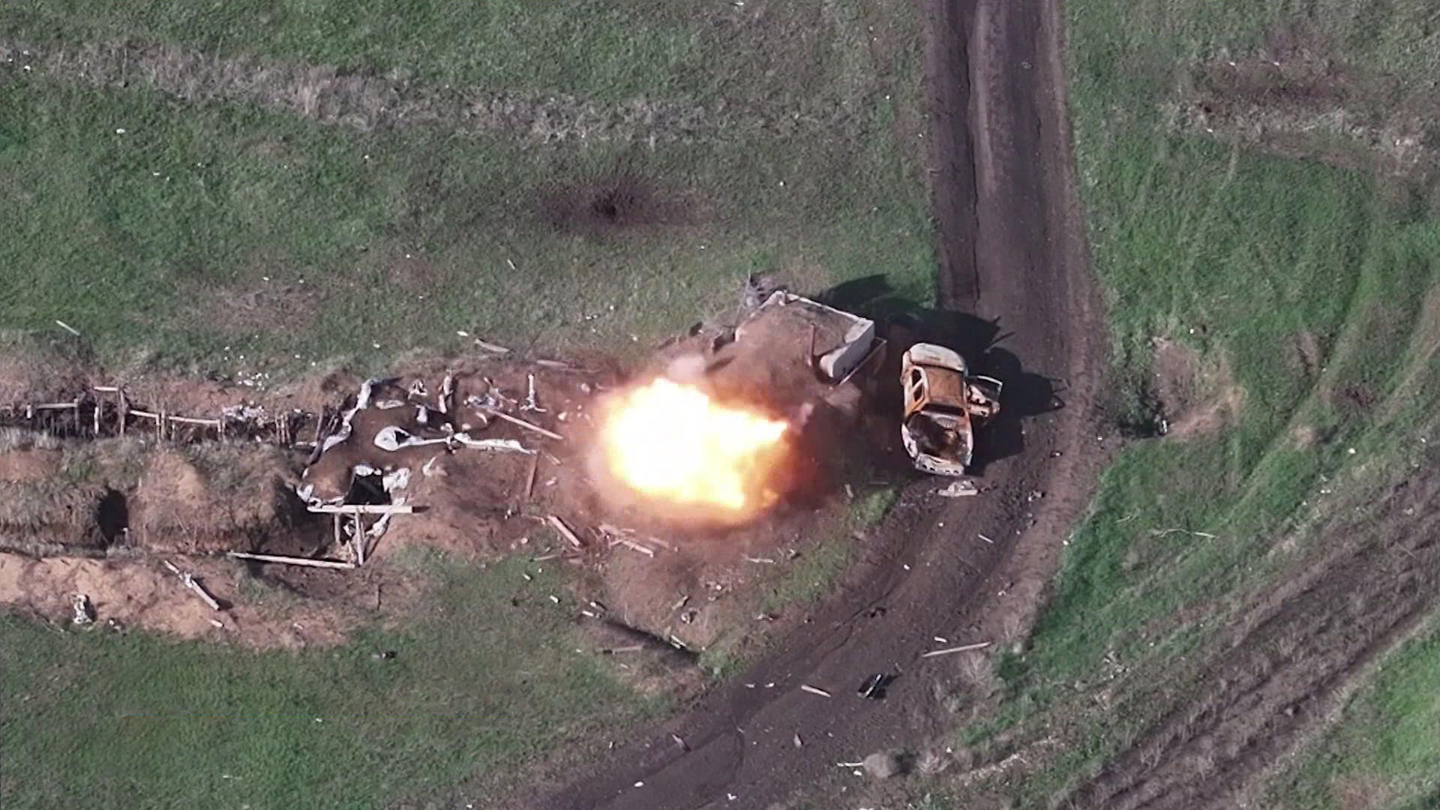 Российские "боевые двойки" вскрывают бетонные укрепления врага