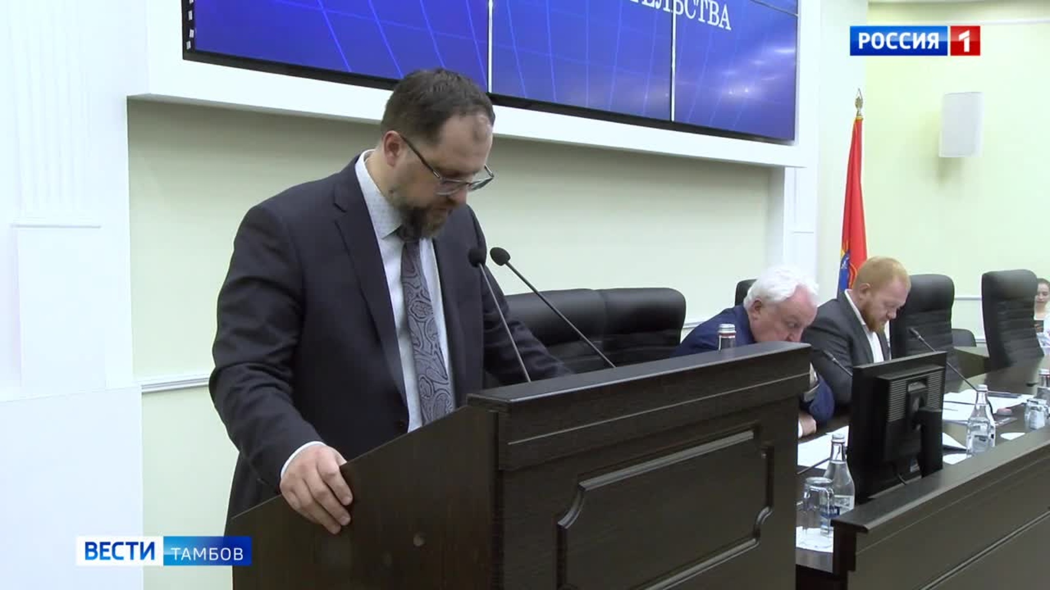 На заседании комитета промышленности обсудили законопроект о льготах участникам СВО и ремонт канализационного коллектора на Набережной