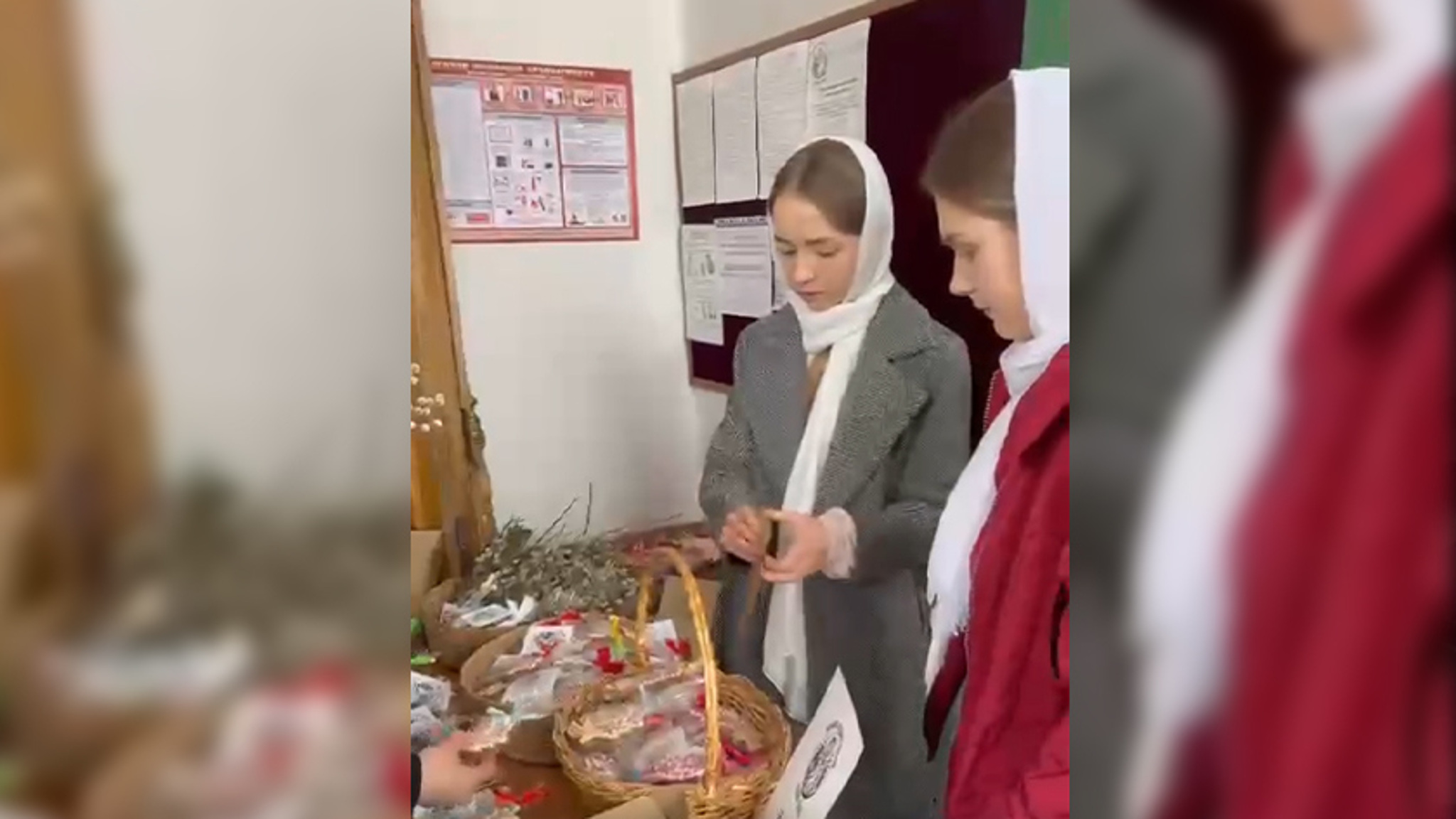 В преддверии Пасхи православная молодежь организовала ярмарку для сбора средств бойцам СВО
