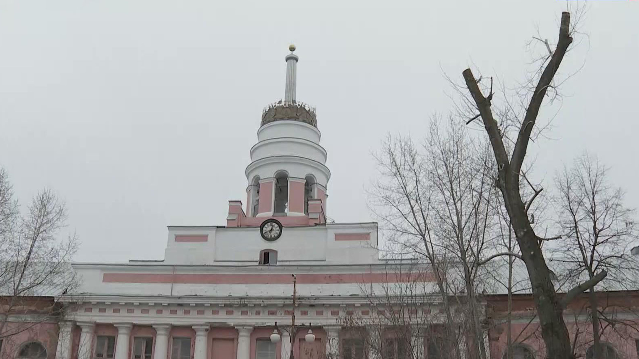 Державного орла вернут на шпиль башни оружейного корпуса в Ижевске