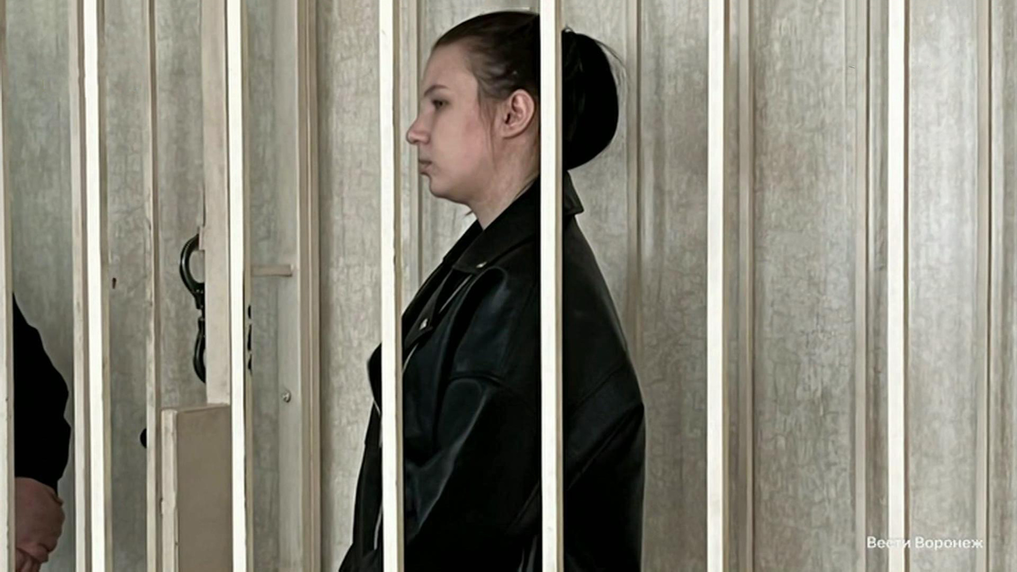 Трехлетняя девочка провела в квартире три дня без воды и еды