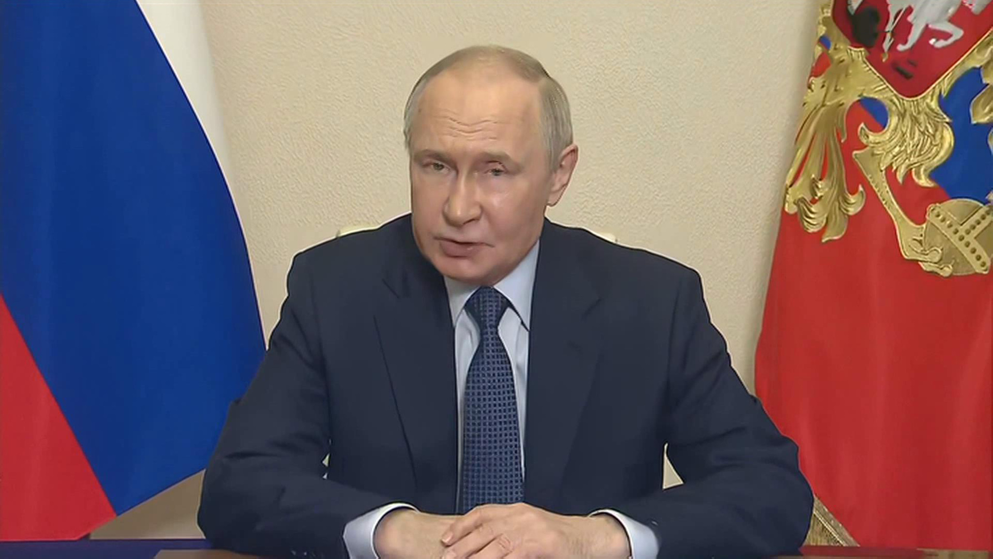 Путин обсудил с СБ РФ борьбу с вовлечением молодежи в преступность