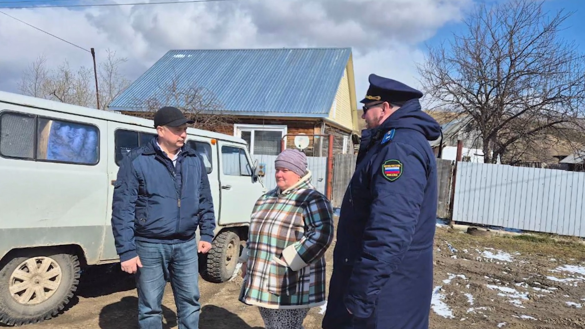 Прокурор Абатского района встретился с жителями отрезанного водой села