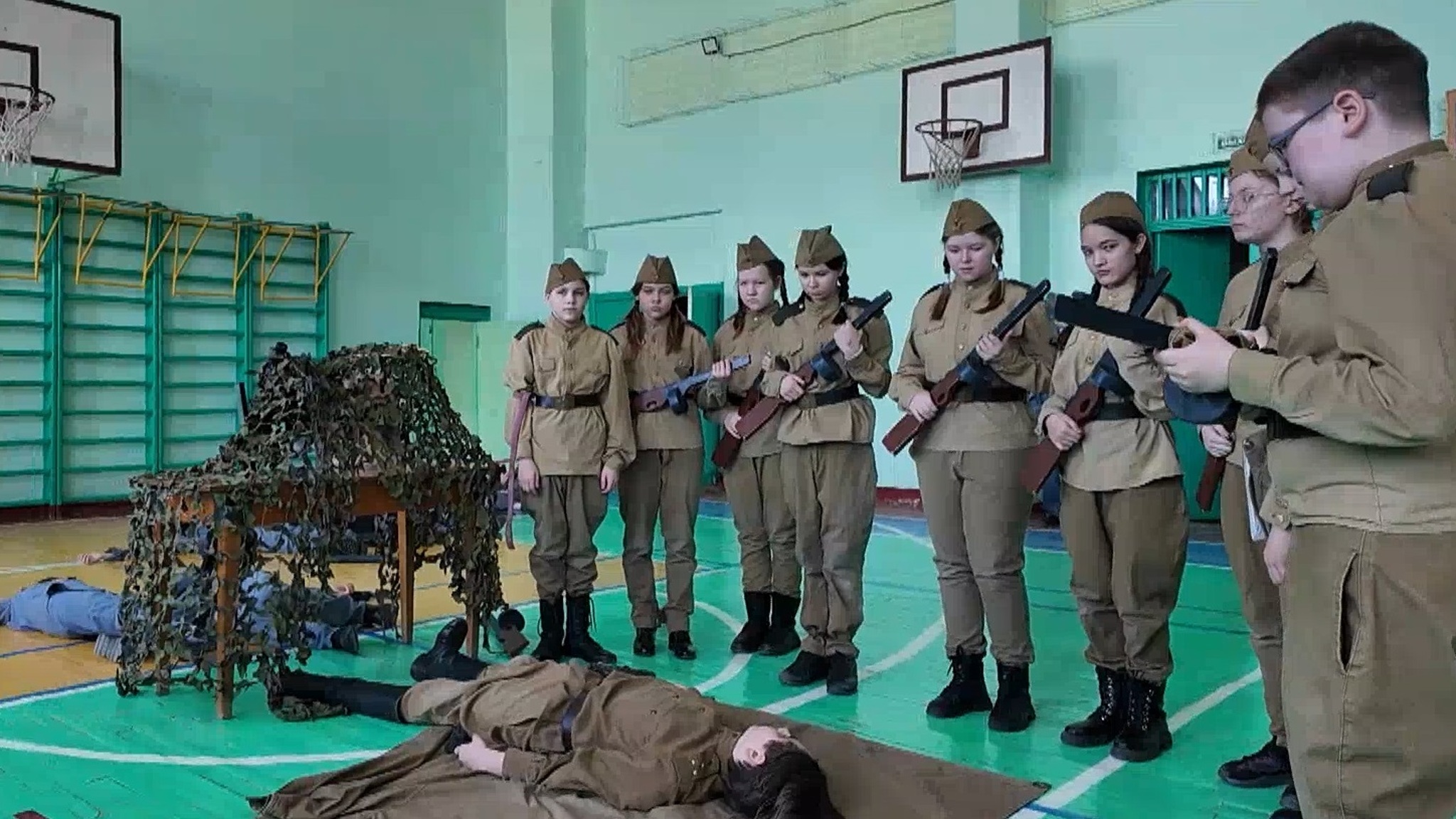 Юные жители Волжска хранят память о Великой Победе в школьном музее "Возрождение"
