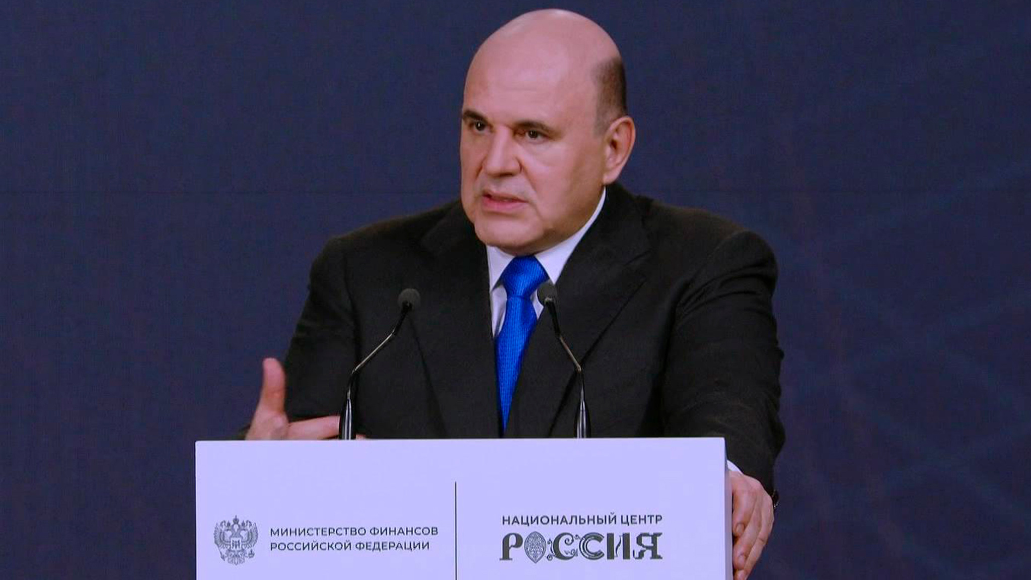 Мишустин осмотрел новую выставку в национальном центре "Россия"