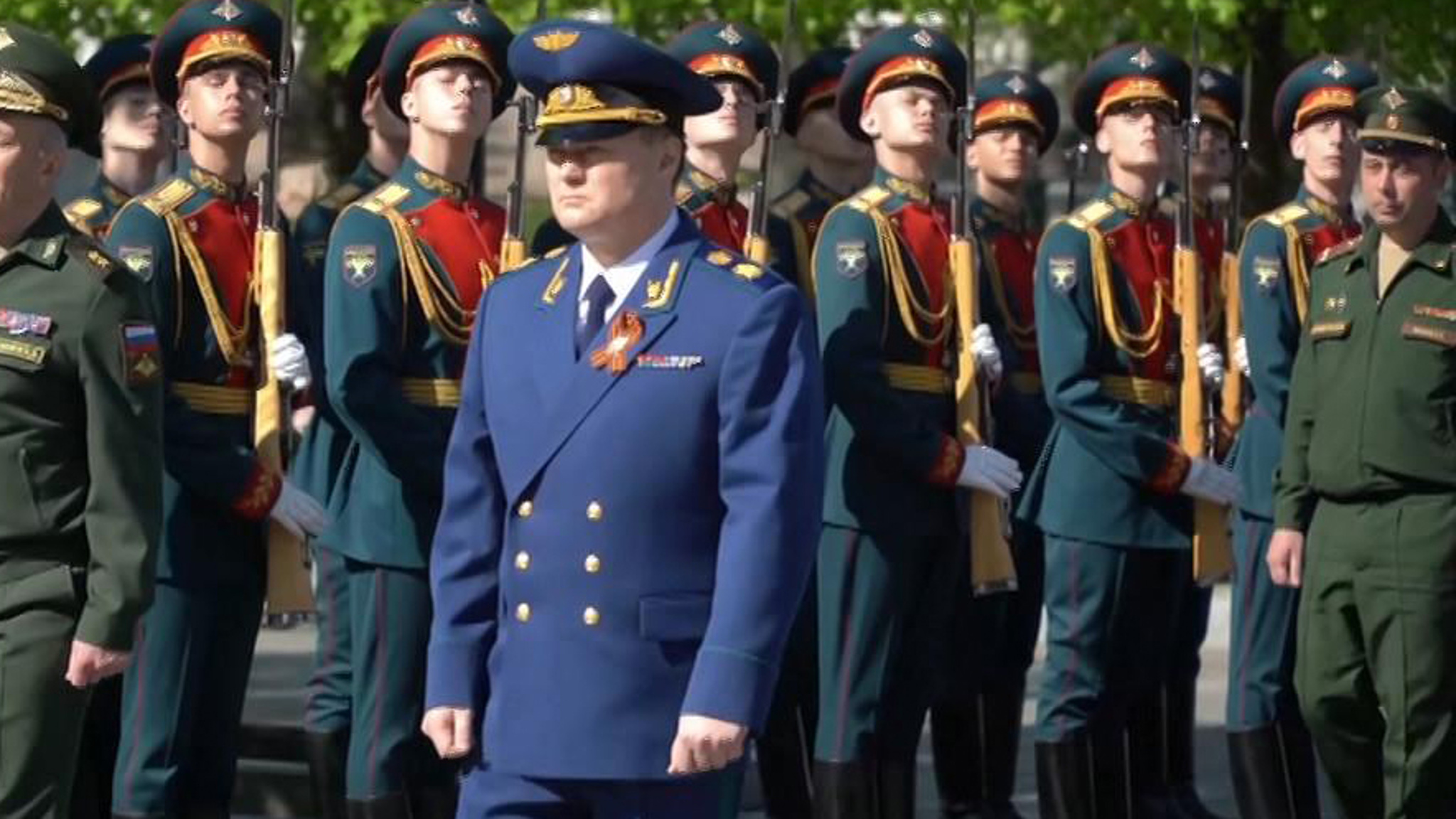 Краснов возложил цветы к Могиле Неизвестного Солдата в Москве