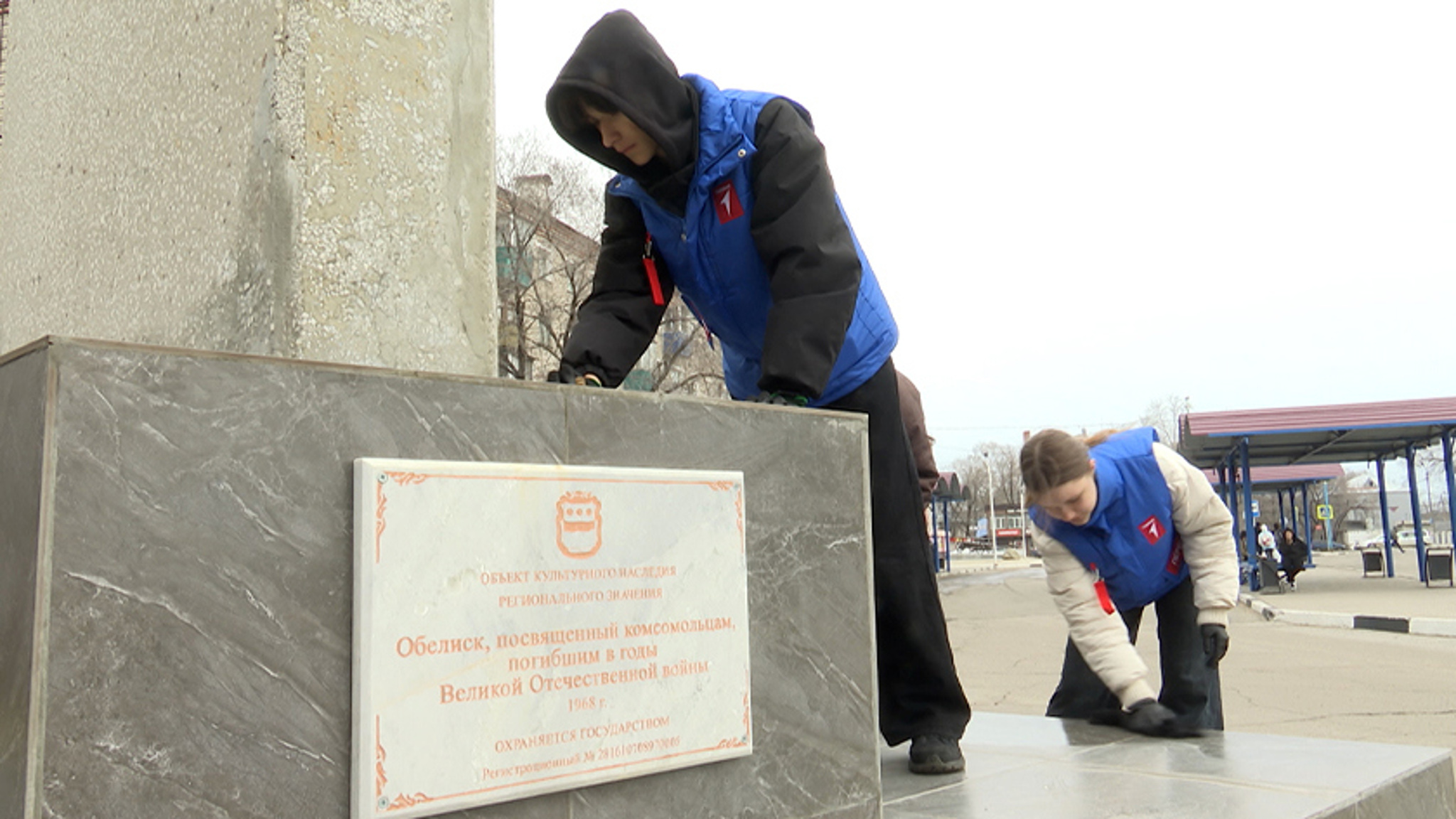 Амурские волонтеры привели в порядок памятники к приближающемуся Дню Победы