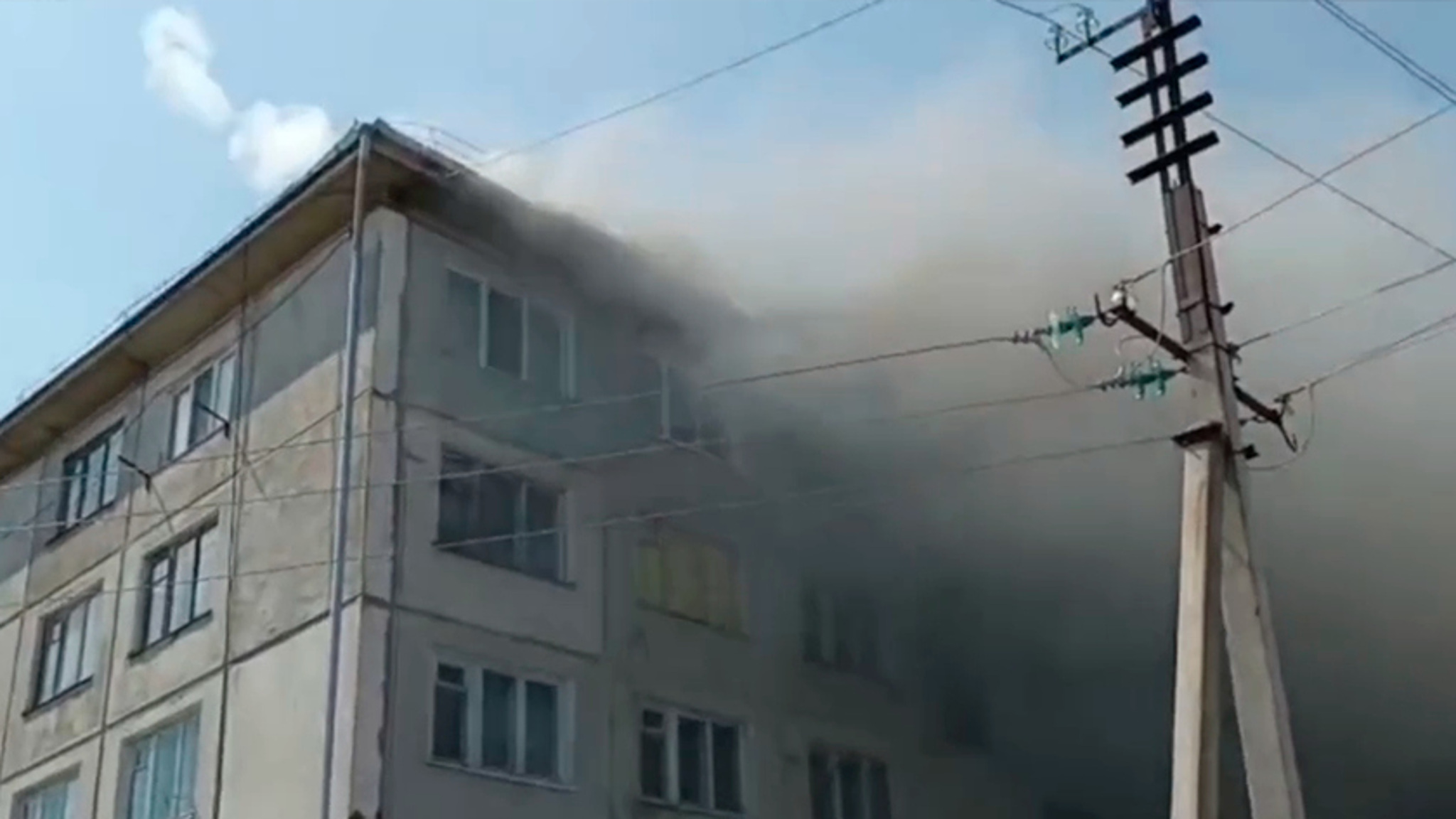 В поселке Новобурейский произошел пожар в многоквартирном жилом доме