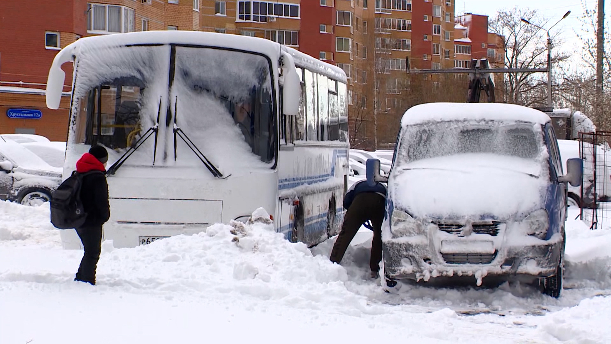 В Пермском крае борются с последствиями мощного снегопада