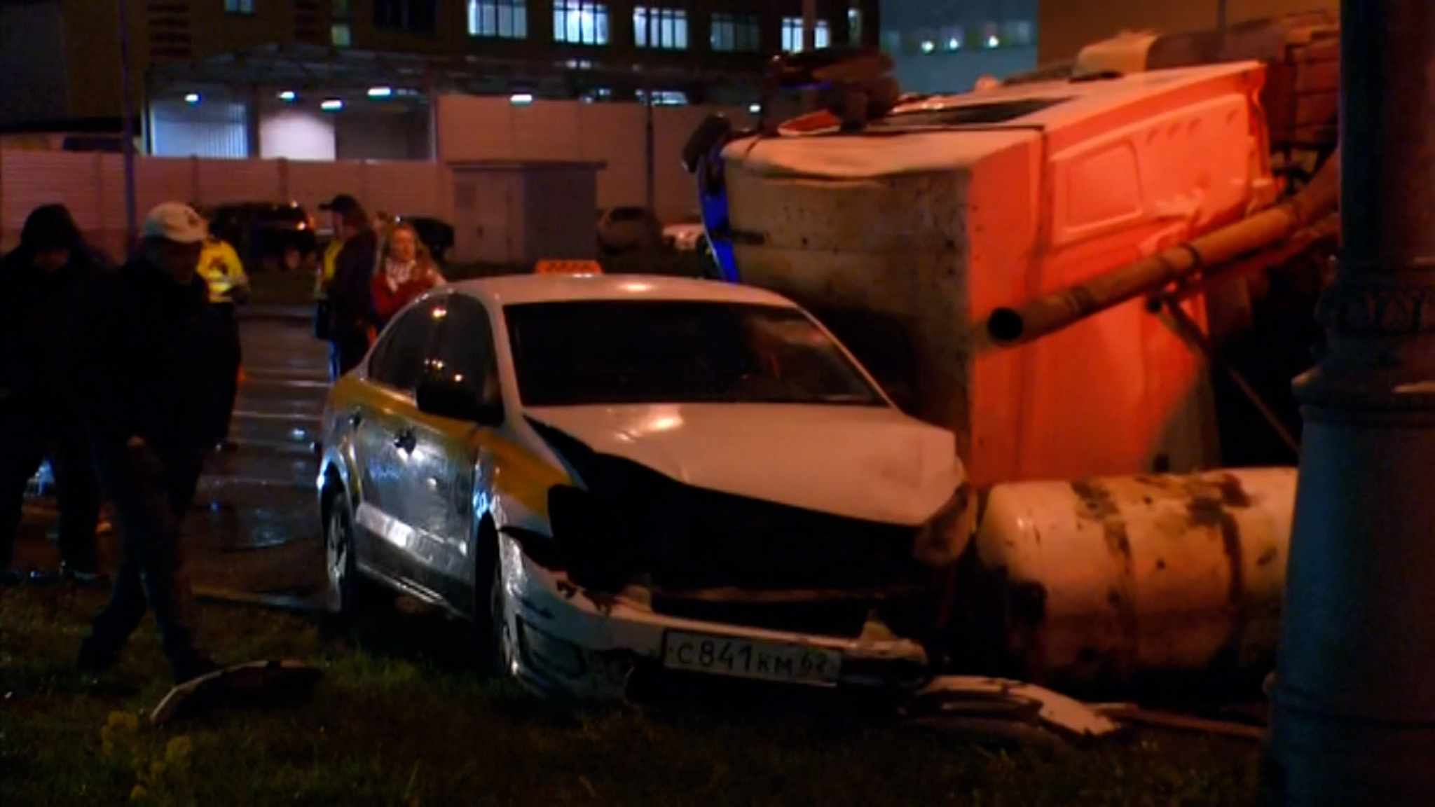 В ДТП с цементовозом и еще пятью машинами пострадал один человек