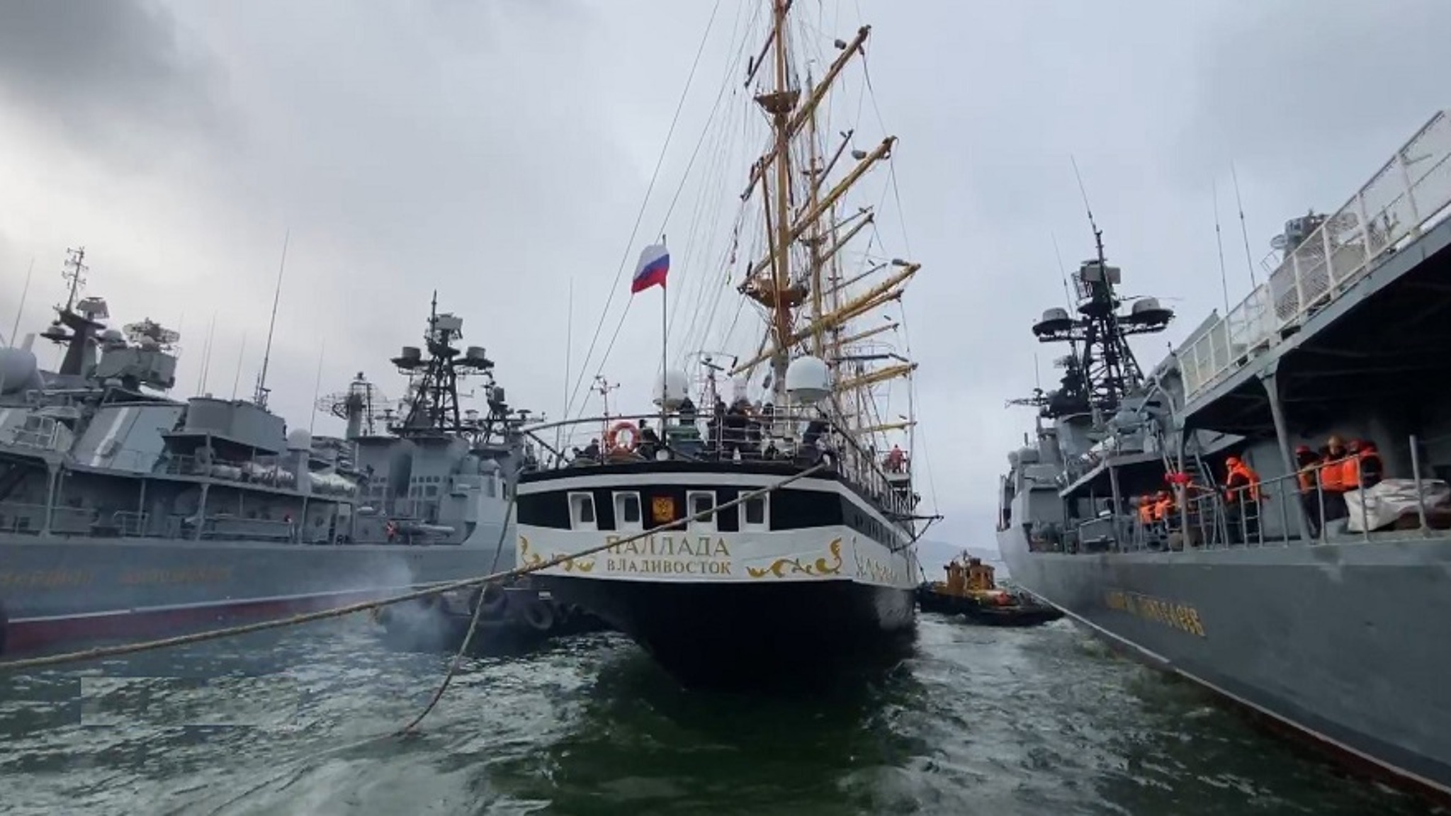 Фрегат "Паллада" с курсантами ушел в путешествие в международные воды