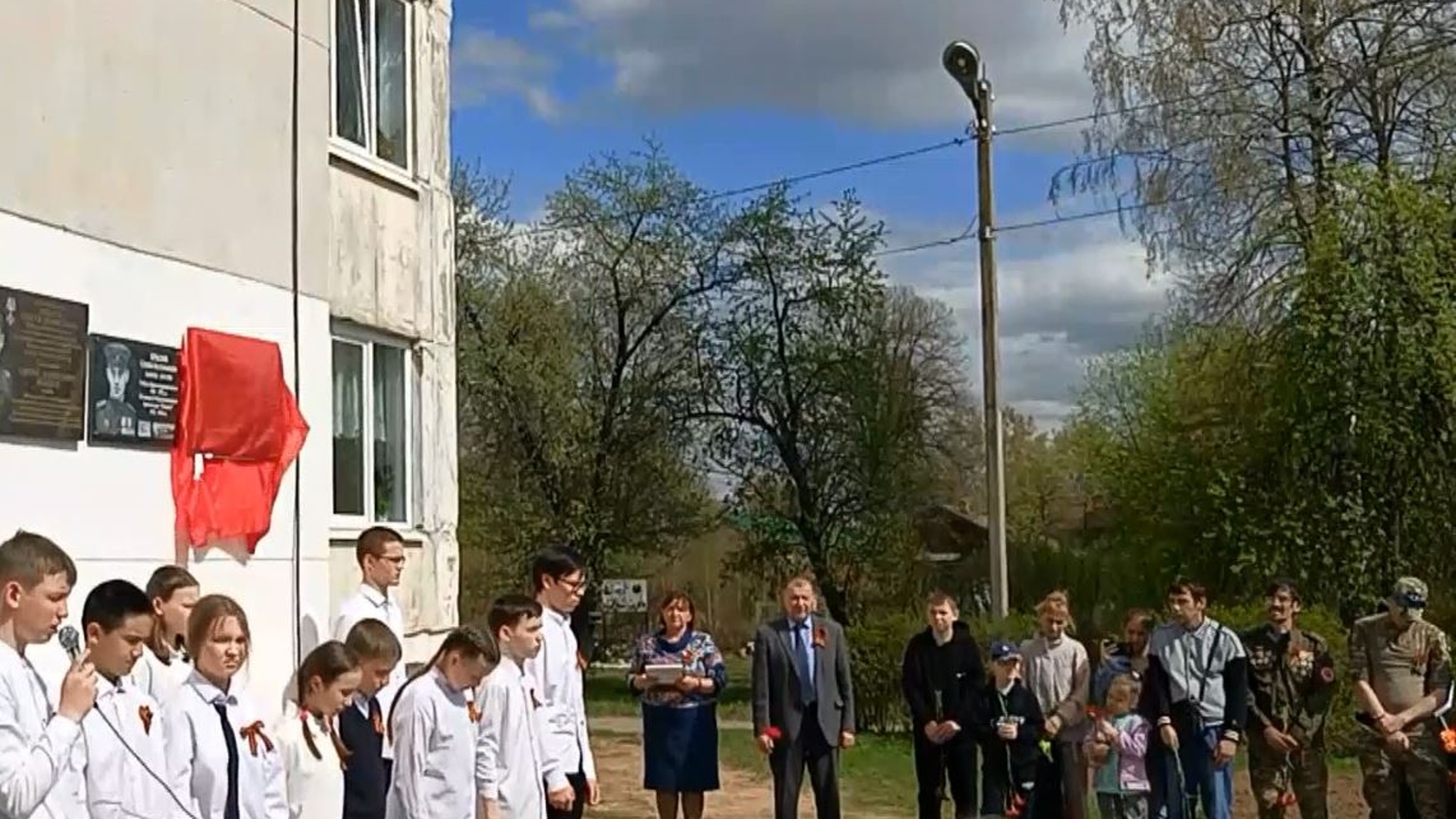 В Кокшамарской школе открыли доску в память об участнике СВО Поликарпе Краснове