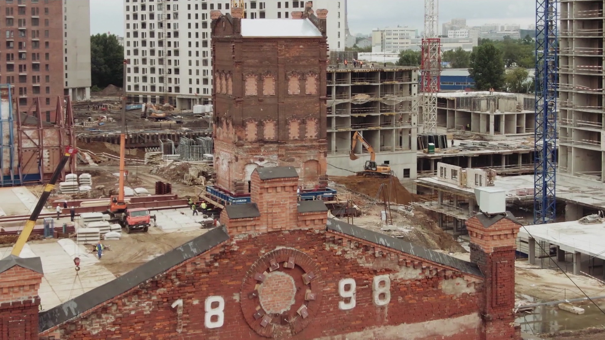 На северо-востоке Москвы передвигают историческое здание XIX века