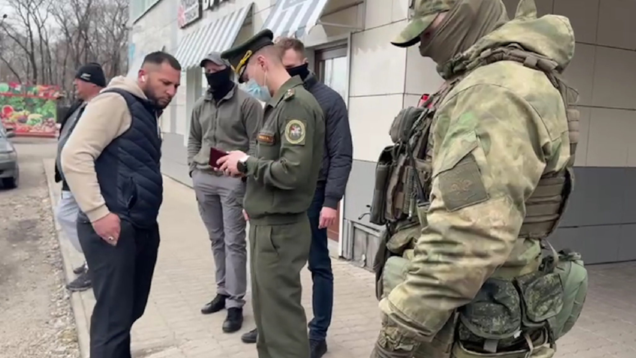 Пятерых иностранцев выдворят за границу из Приамурья за нарушения