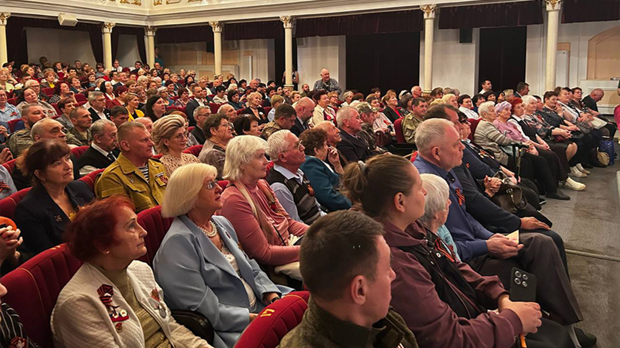 Амурских ветеранов чествовали в областном театре драмы
