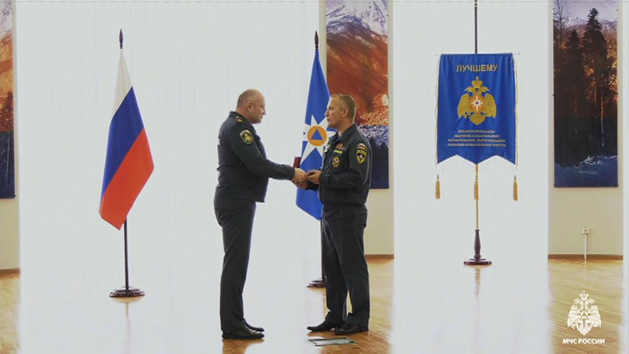 Александр Куренков вручил госнаграды сочинским спасателям