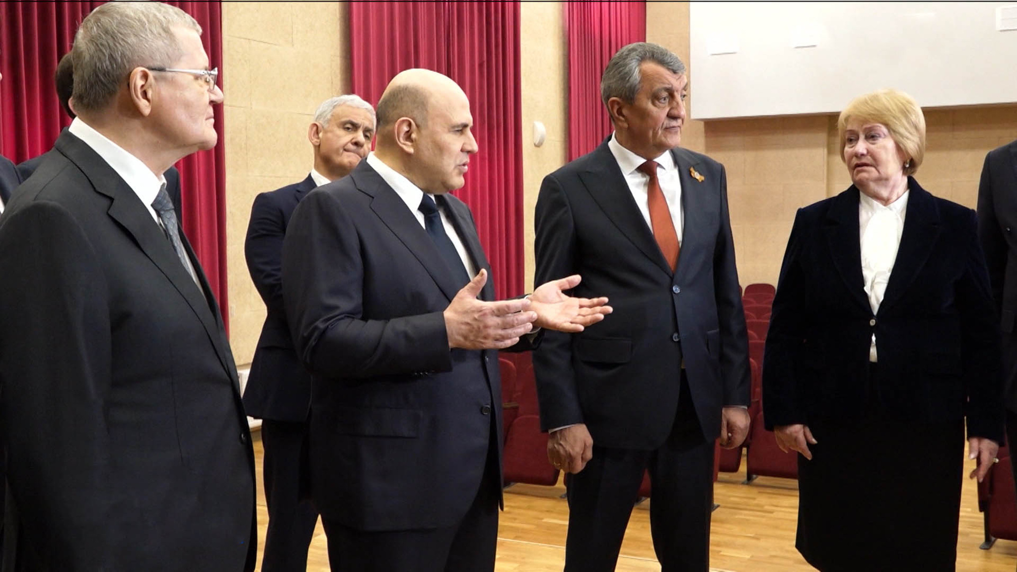 Михаил Мишустин в рамках рабочей поездки в Северную Осетию ознакомился с реализацией генерального плана социально-экономического развития Беслана