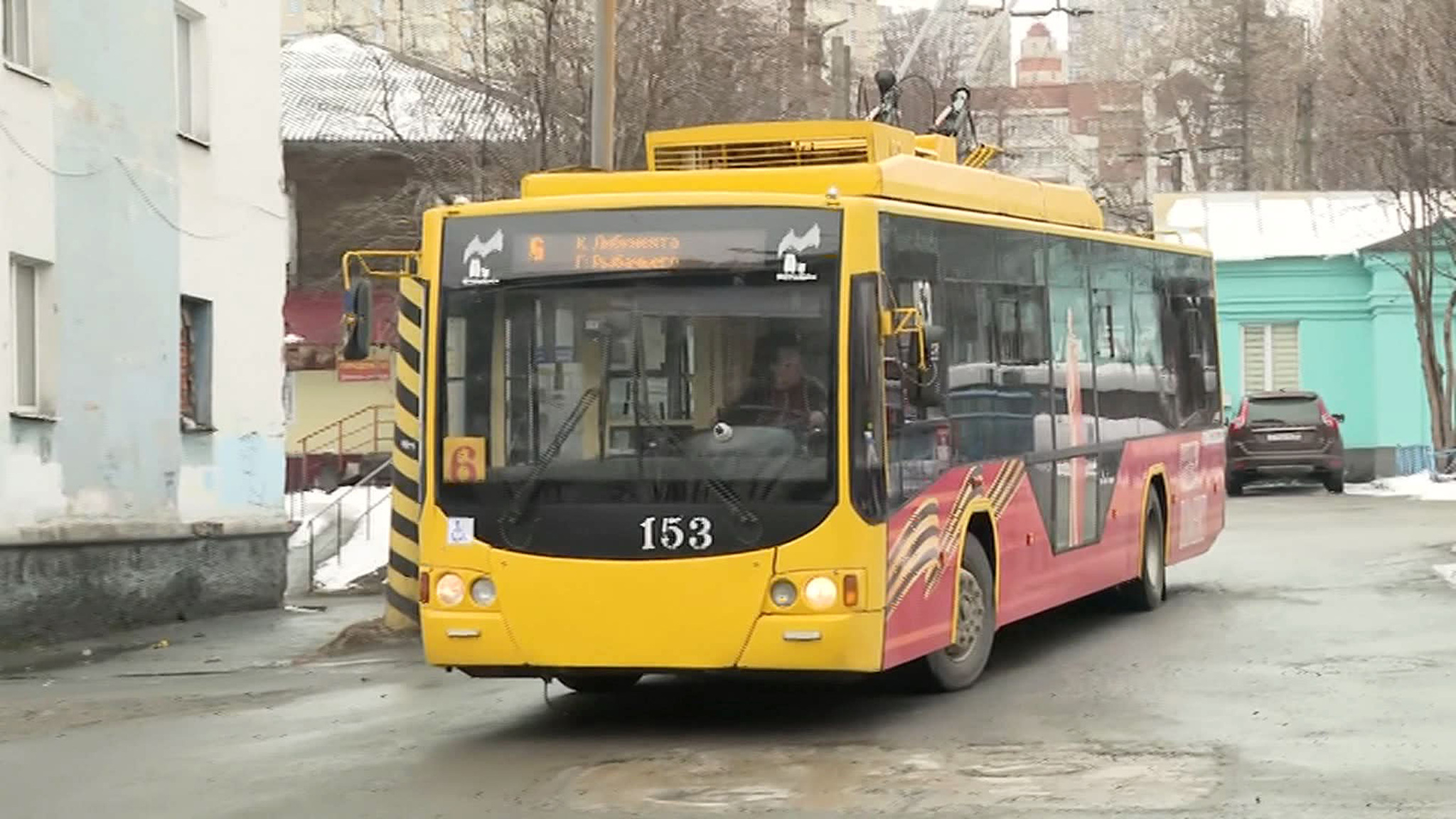 "Автобусы Победы" вышли на улицы пяти российских городов