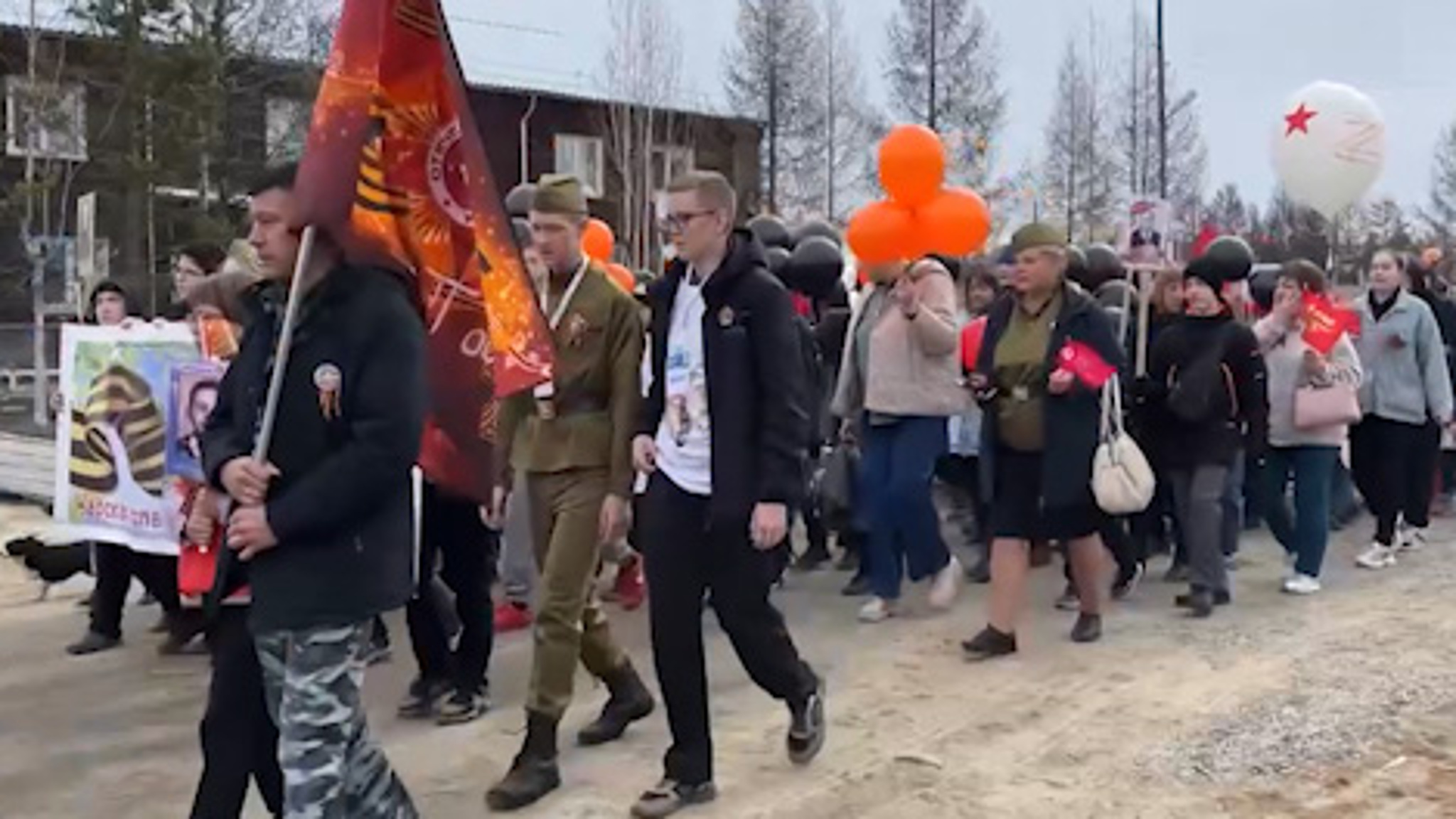 Сотни жителей Каларского округа прошли в «Бессмертном полку»