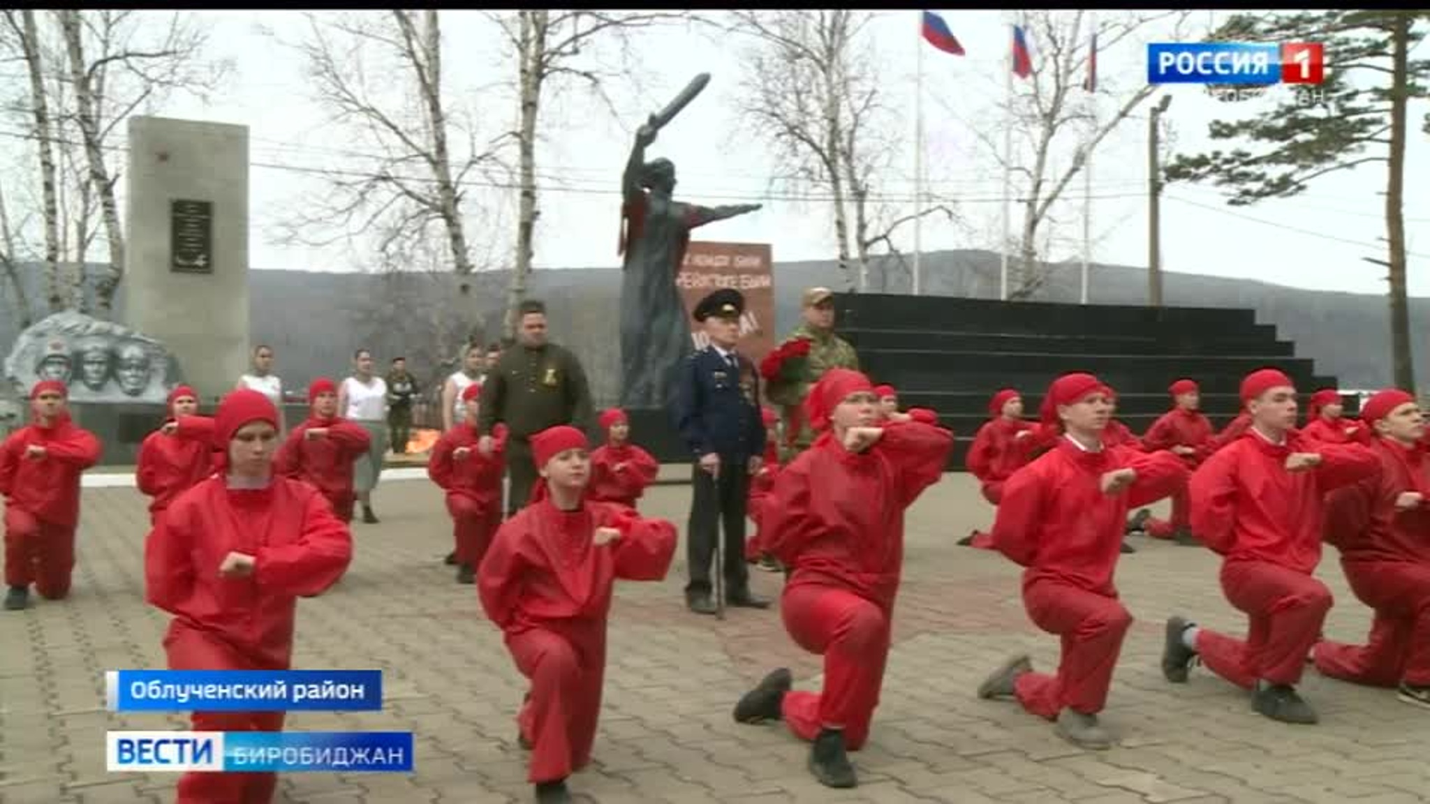 В Облучье самые массовые мероприятия 9 мая прошли в обновлённом сквере Защитников Отечества