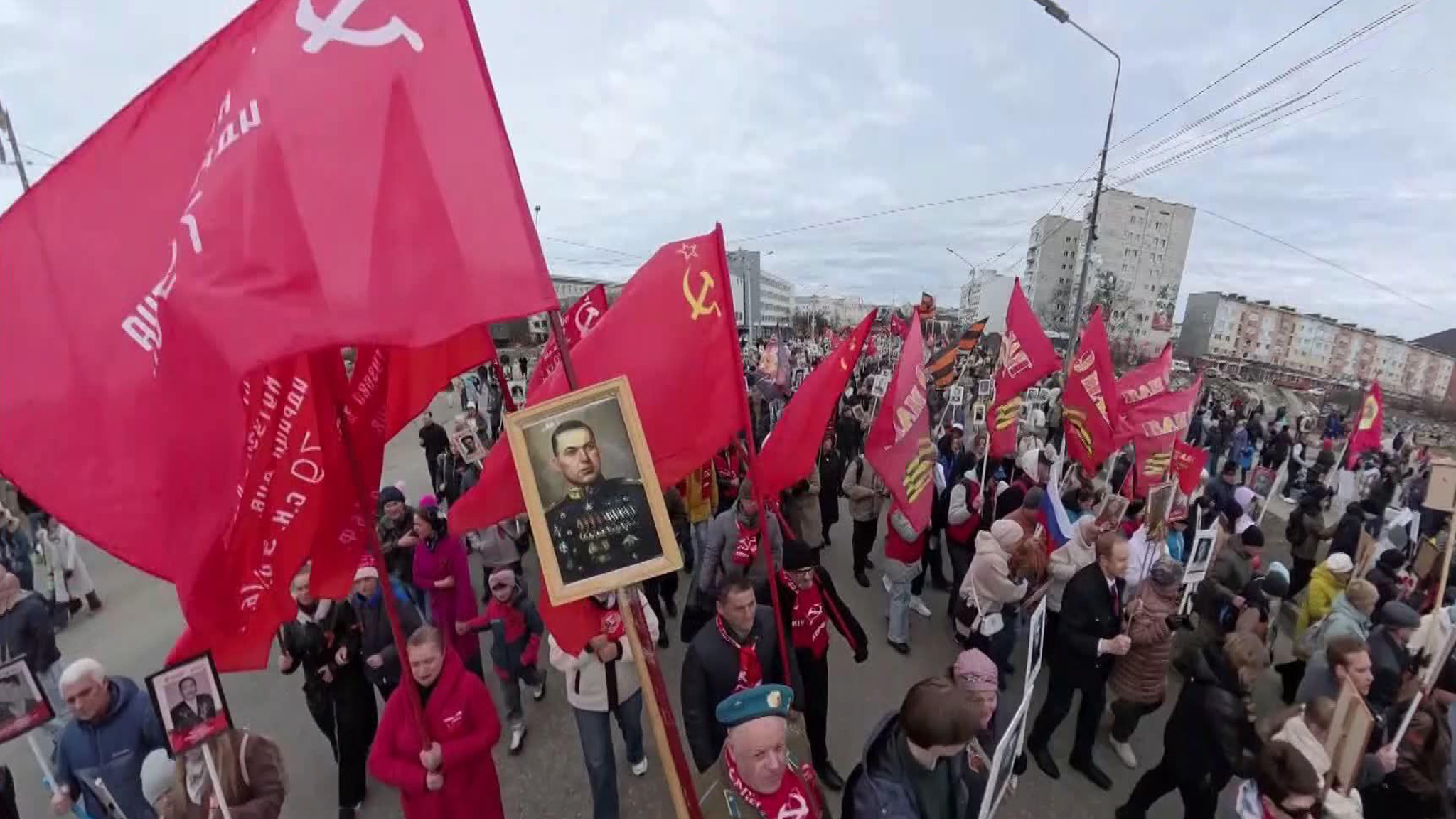Бесконечная вереница людей: на шествие "Бессмертного полка" выходят миллионы