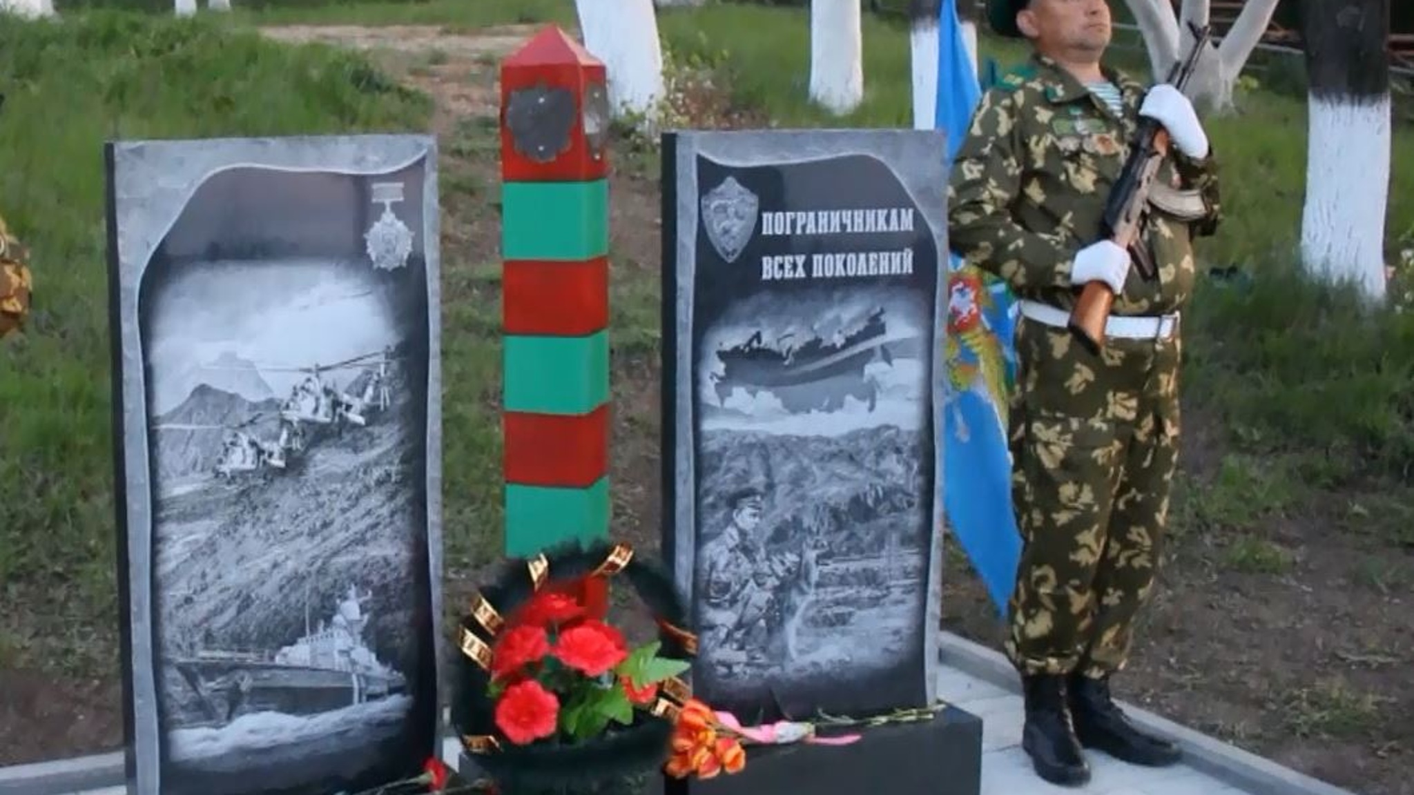 В Козьмодемьянске к 80-летию Победы открыли памятник воинам-пограничникам и зажгли "Огни Памяти"