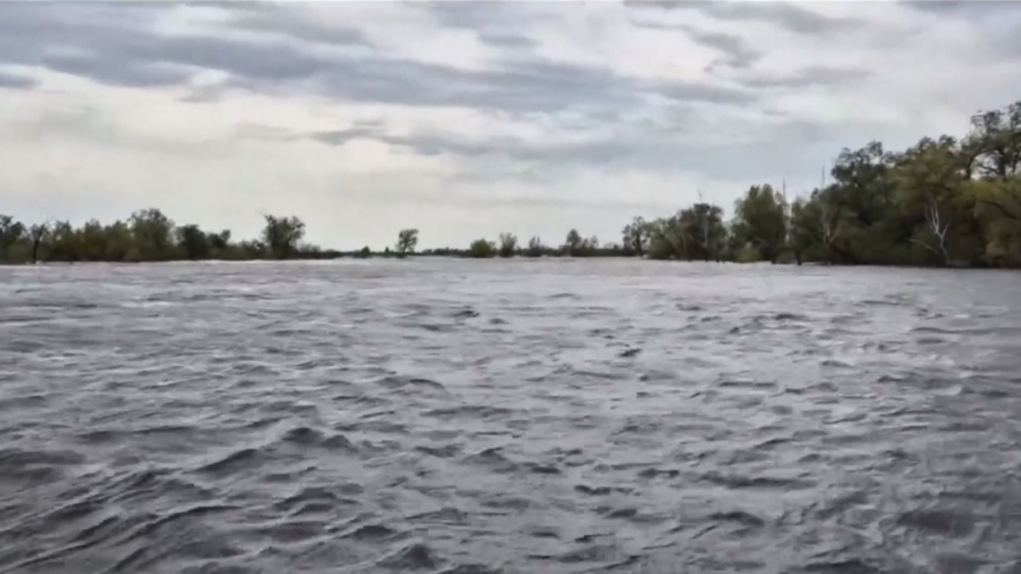 Вода в реке Ишим в Тюменской области продолжает прибывать