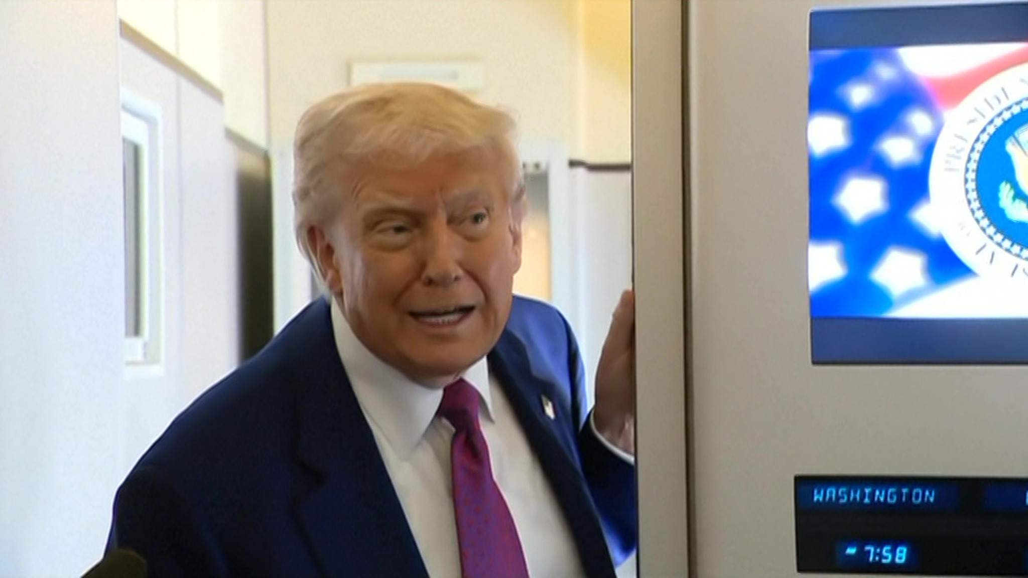 Трамп создает интригу