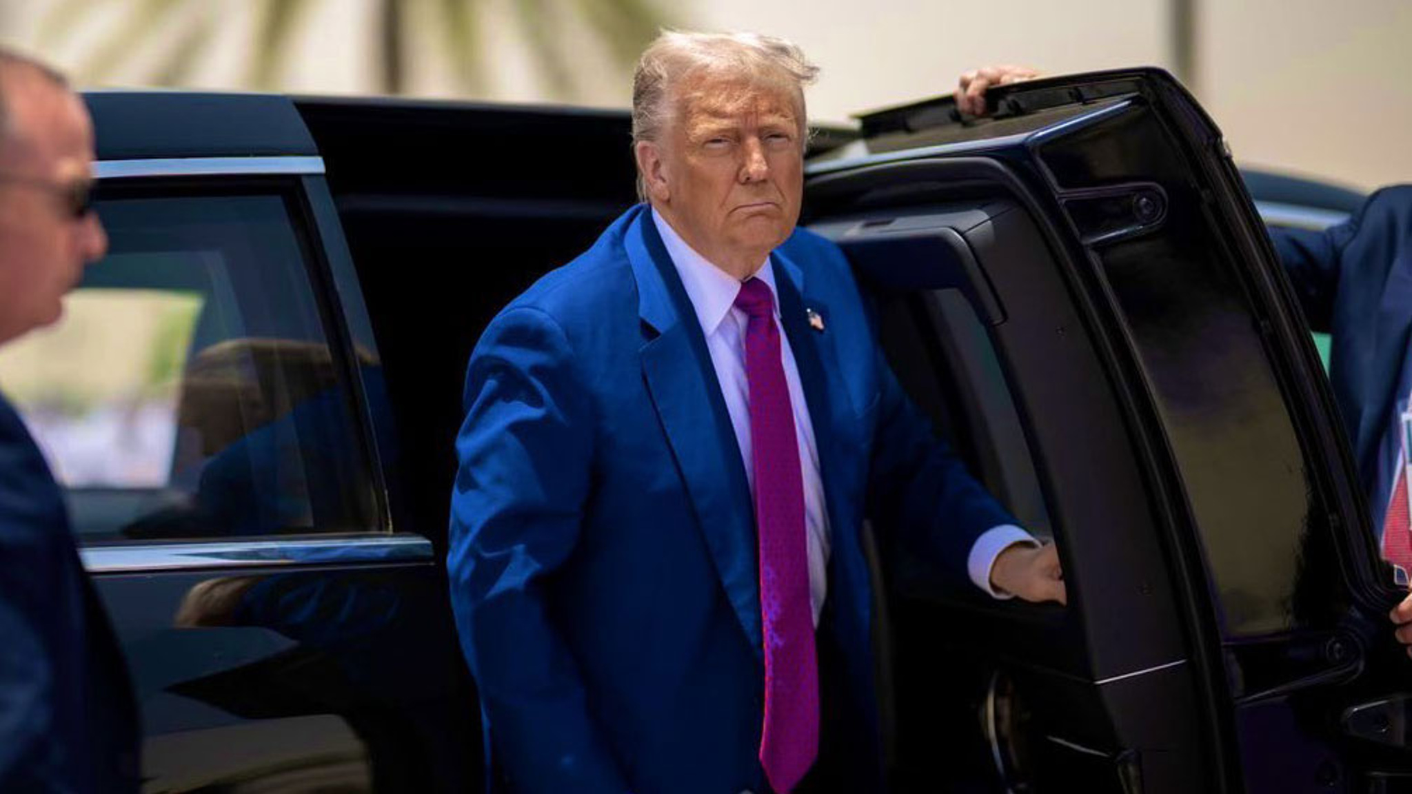 В США расследуют предполагаемые угрозы Трампу от экс-главы ФБР