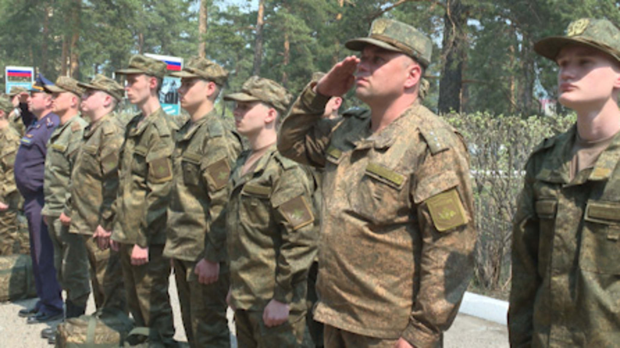 Из Антипихи к местам несения военной службы отправились 60 новобранцев