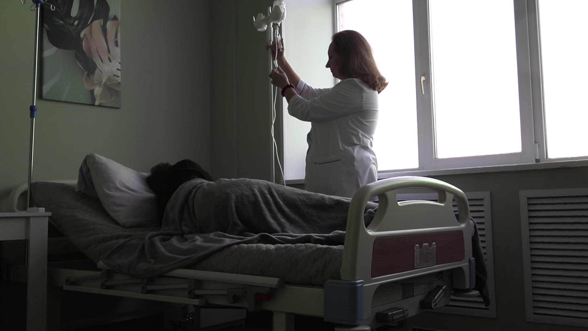 Вместо робы заключенного – больничная пижама пациента