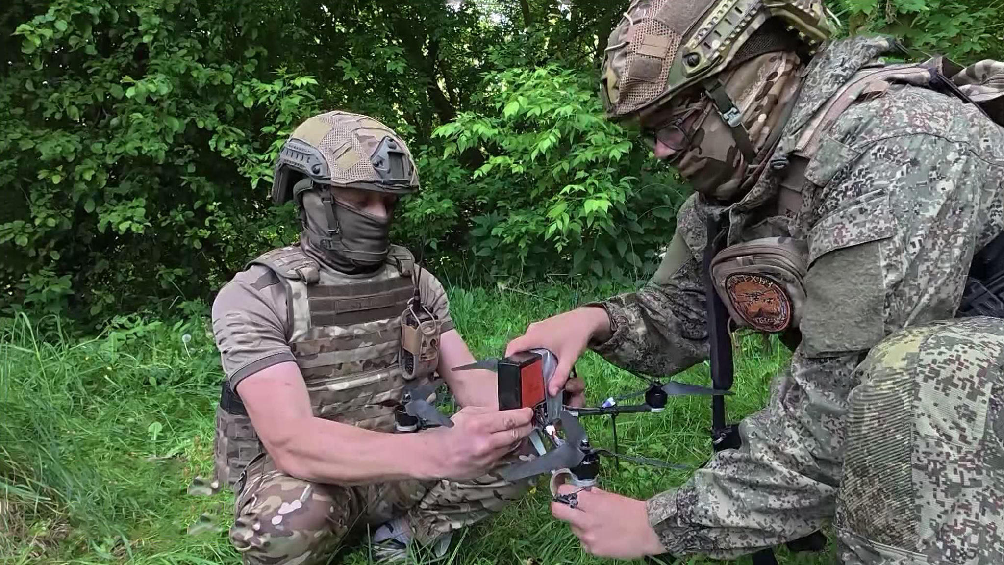 Бойцы "Севера" уничтожают позиции врага при помощи БПЛА