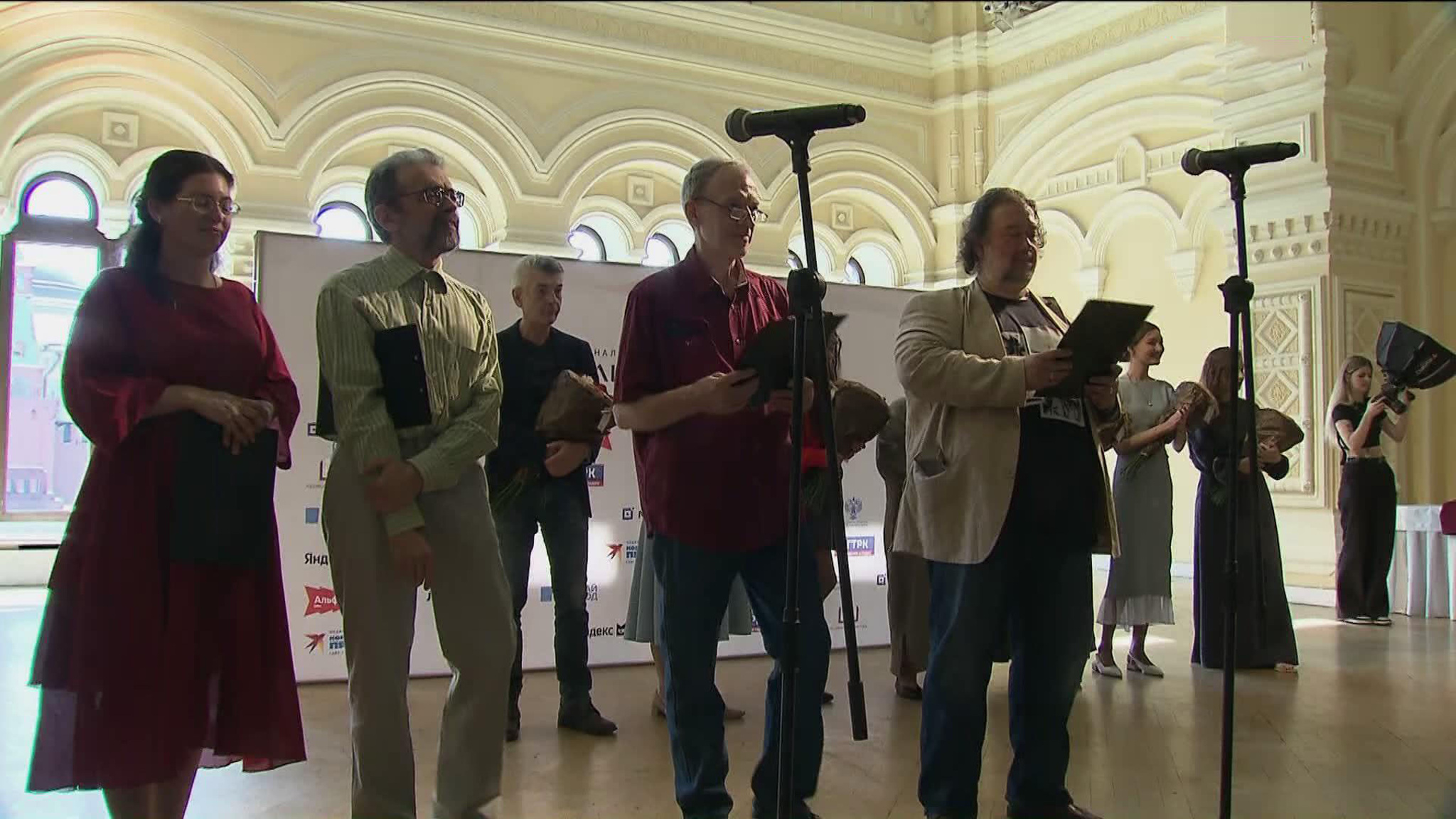 В Москве огласили короткий список номинантов премии "Большая книга"