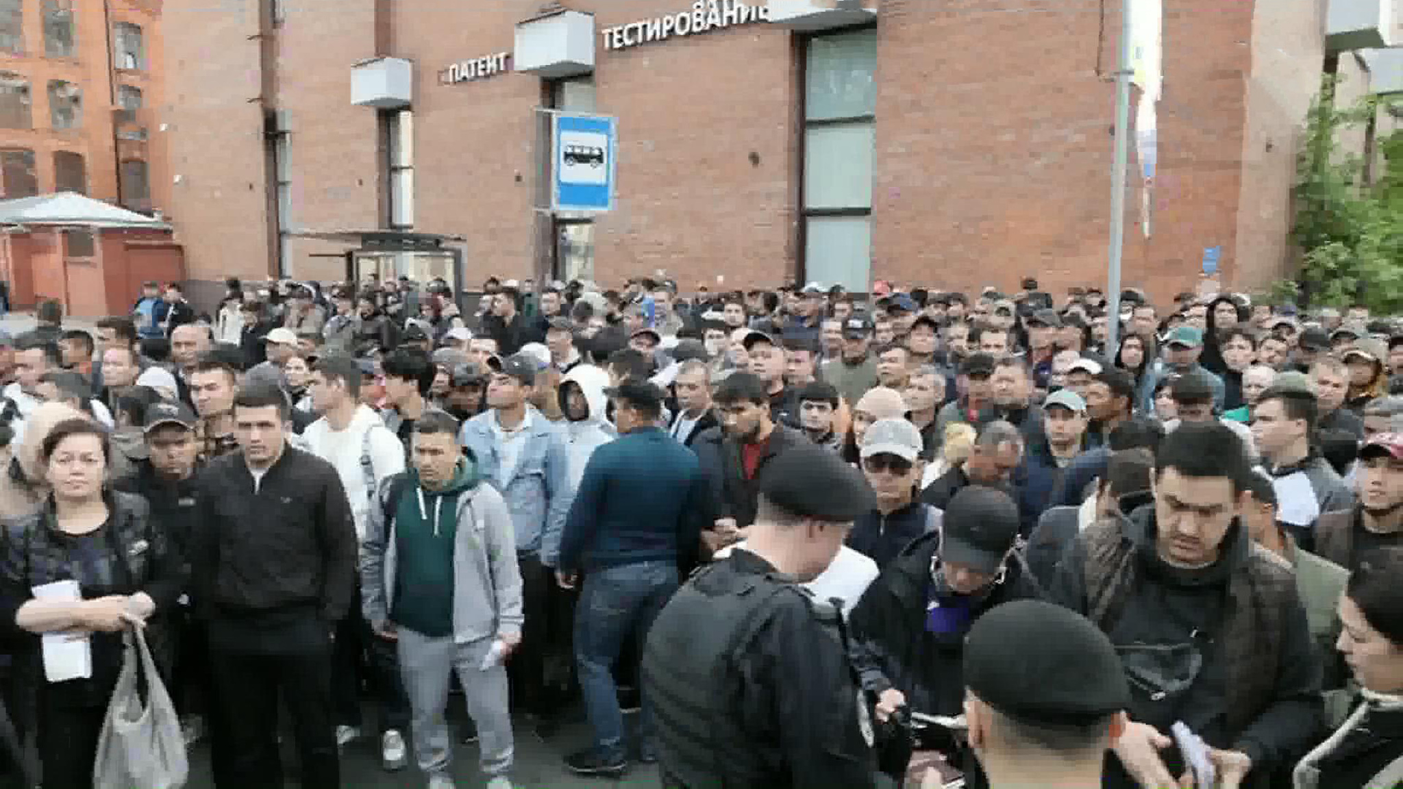 В Петербурге проверили около 5 тысяч мигрантов