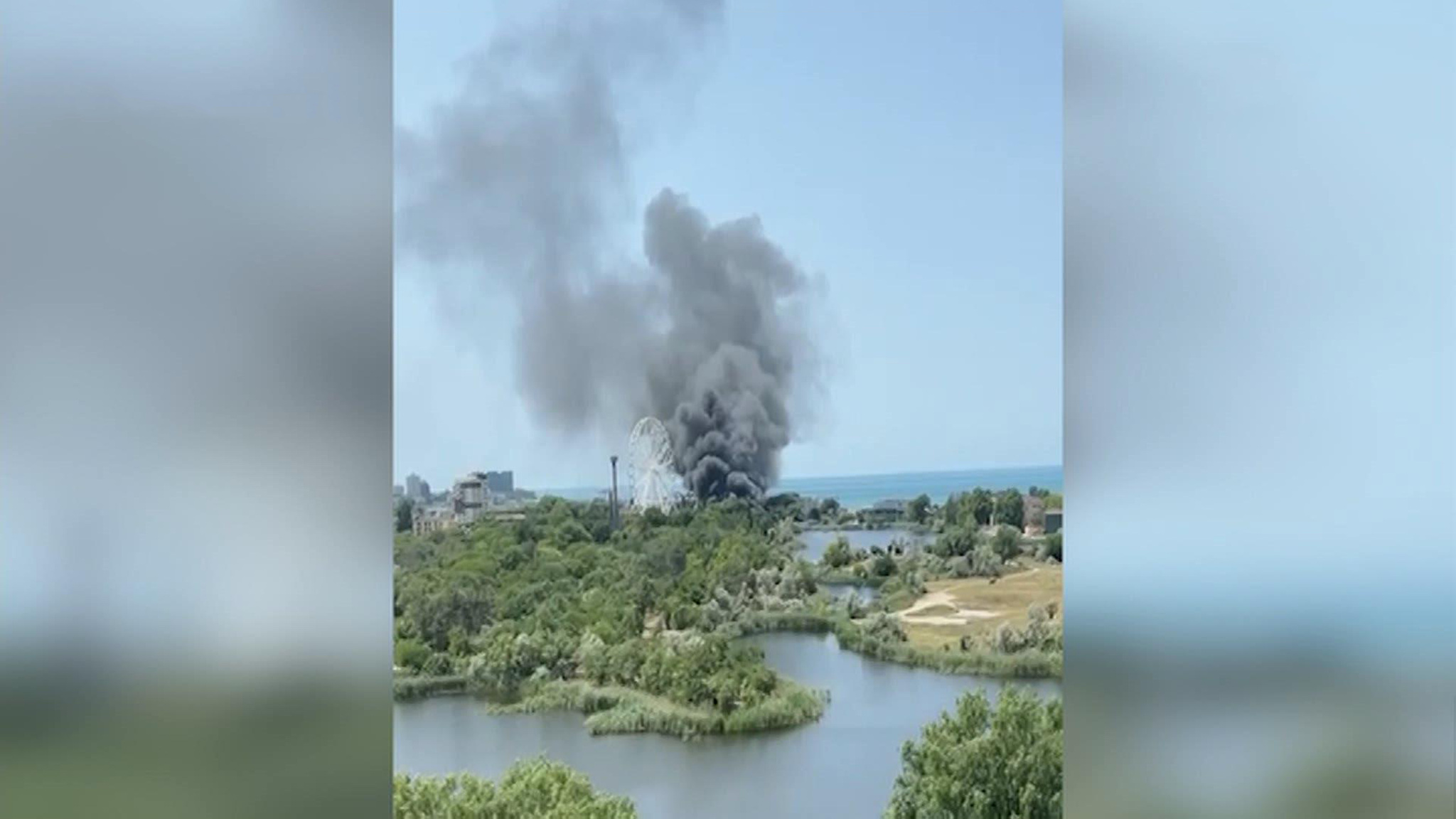 Пожар в парке Анапы начался с автомобильных покрышек