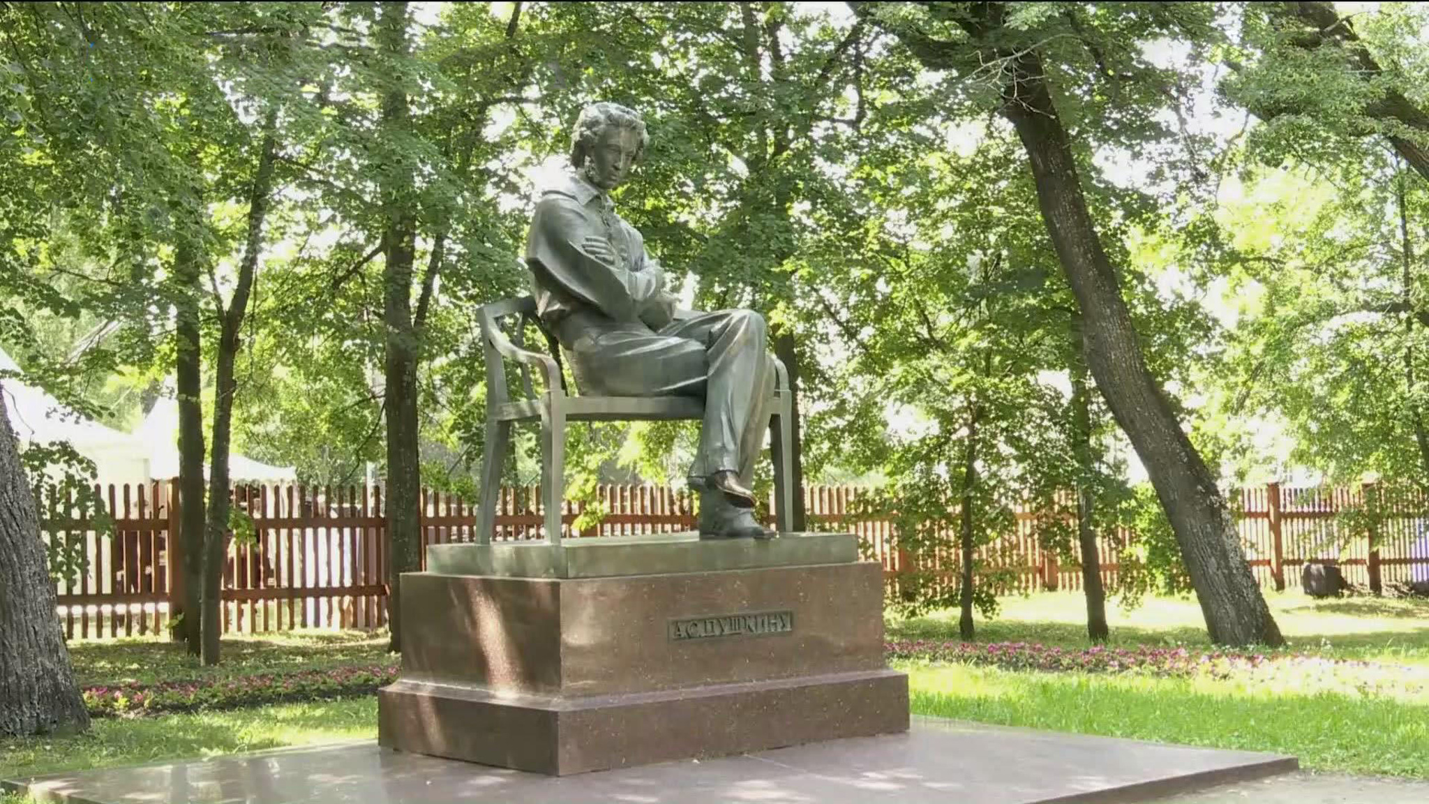 В России отмечают день рождения Пушкина