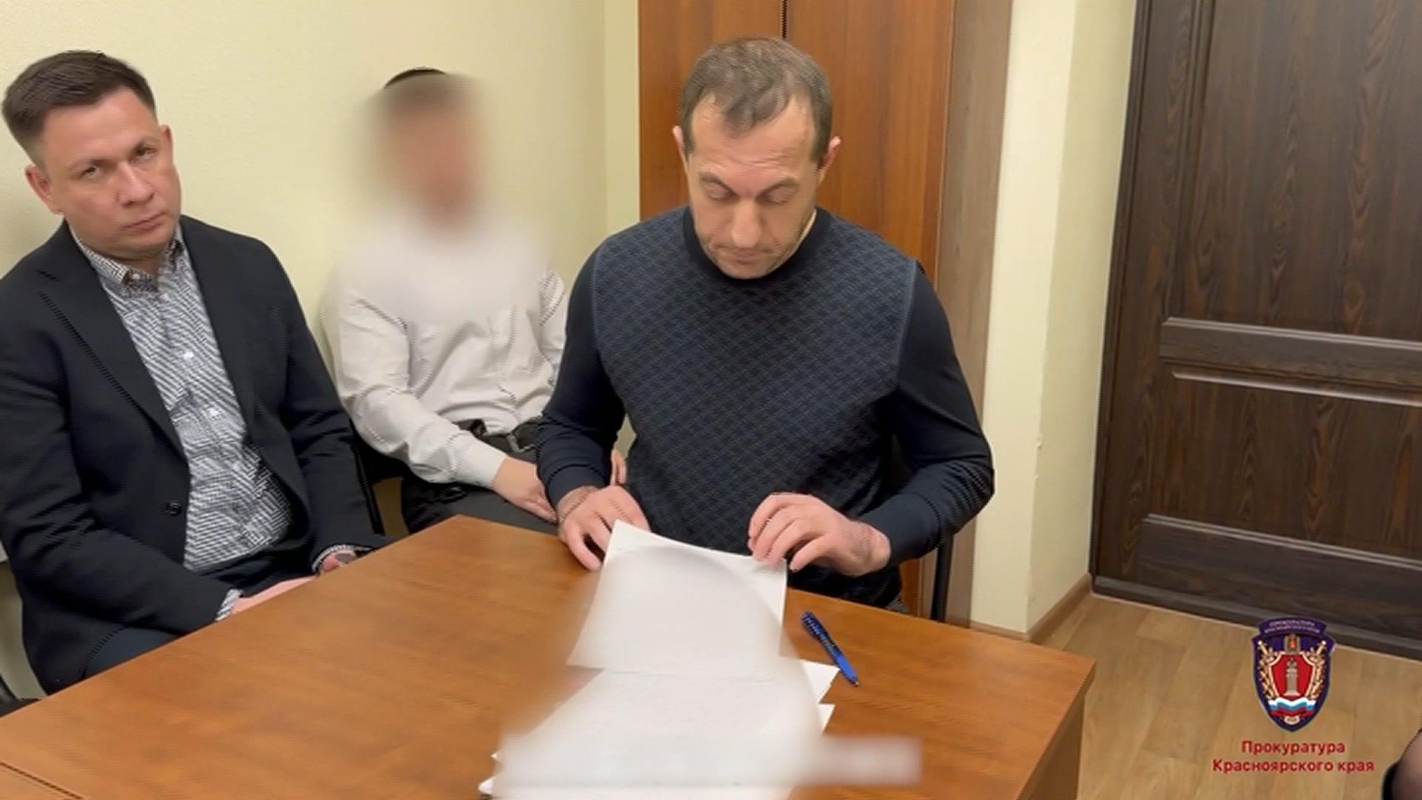 Полет в наручниках: мэр Красноярска этапирован в Москву